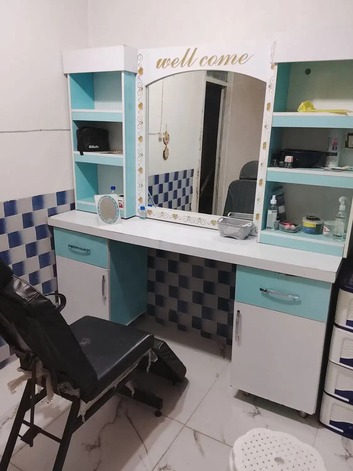 دو عدد دکور ارایشگاه|آرایشگاه و سالن‌های زیبایی|فردوس (خراسان), |دیوار