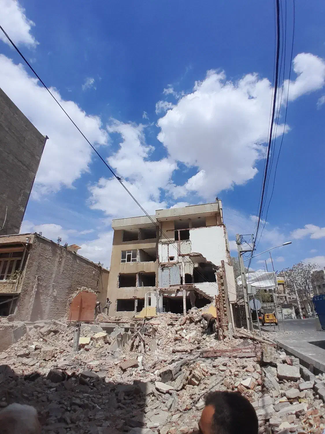 شرکت پیمانکاری تخریب ساختمان وخاکبرداری تبریز|خدمات پیشه و مهارت|تبریز, |دیوار