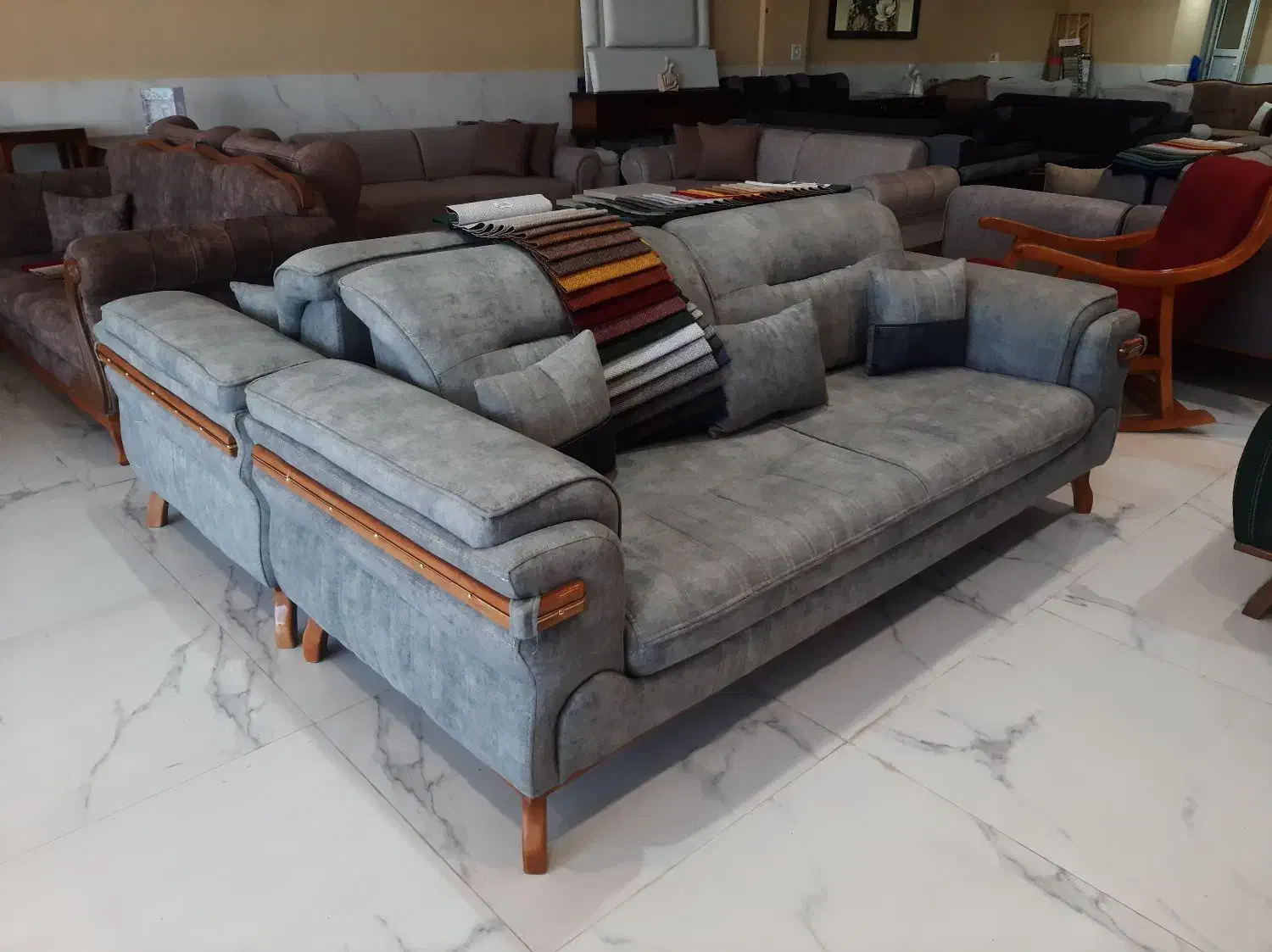 مبل راحتی هشت نفره|مبلمان خانگی و میز عسلی|تربت جام, پاسداران|دیوار