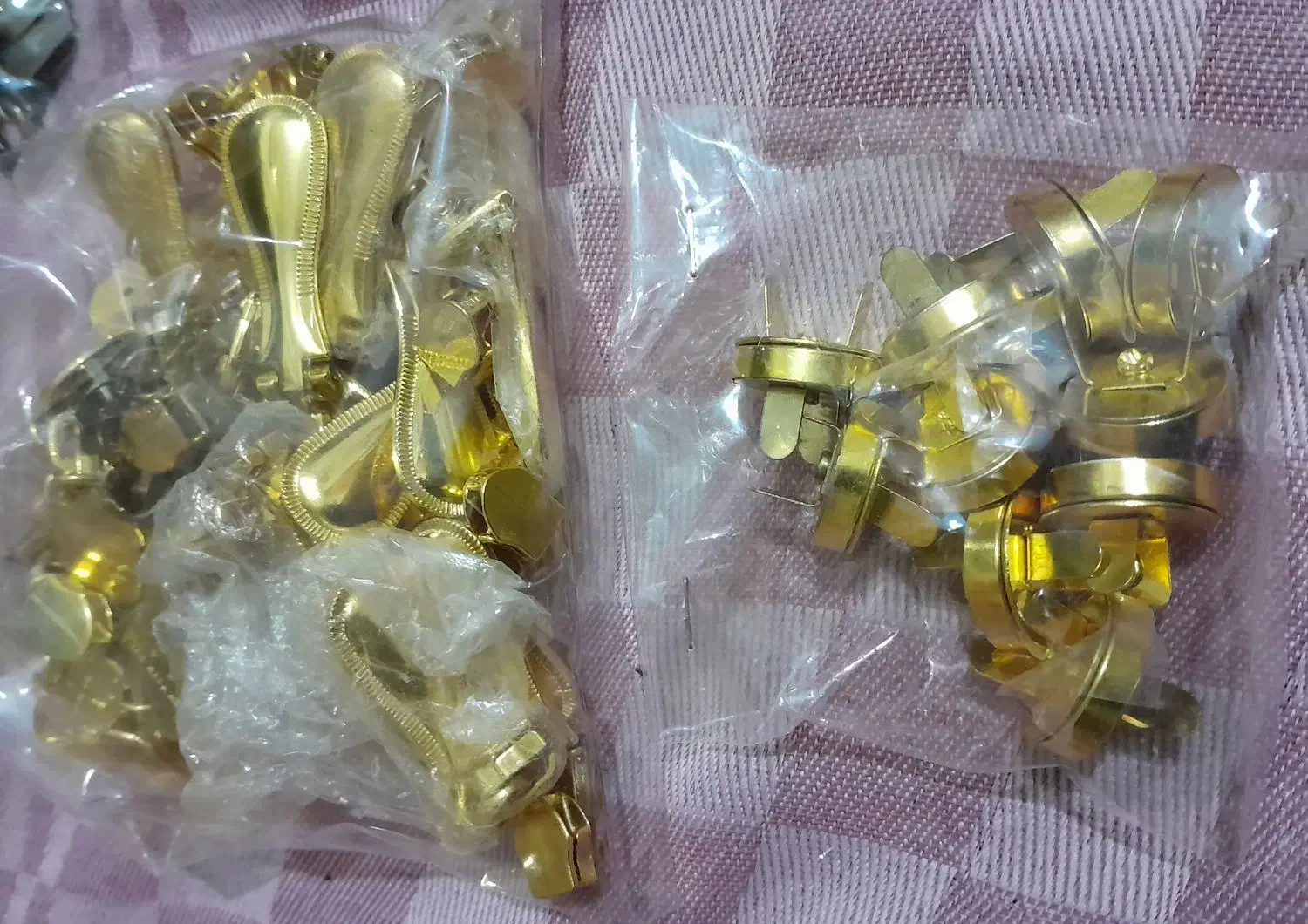 مقداری یراق برای کیف وکوله پشتی باکیفیت بالا|کیف، کفش، کمربند|اصفهان, پوریای ولی|دیوار