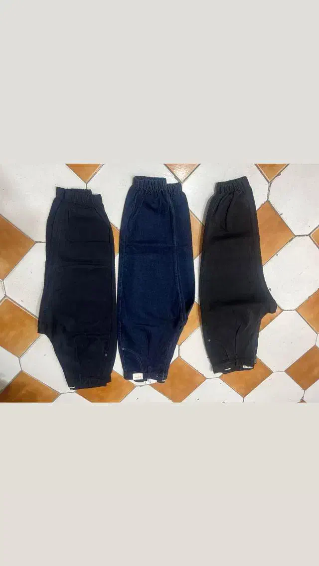 تعدادی شلوار لی زنانه به فروش میرسد|لباس|بندرعباس, |دیوار