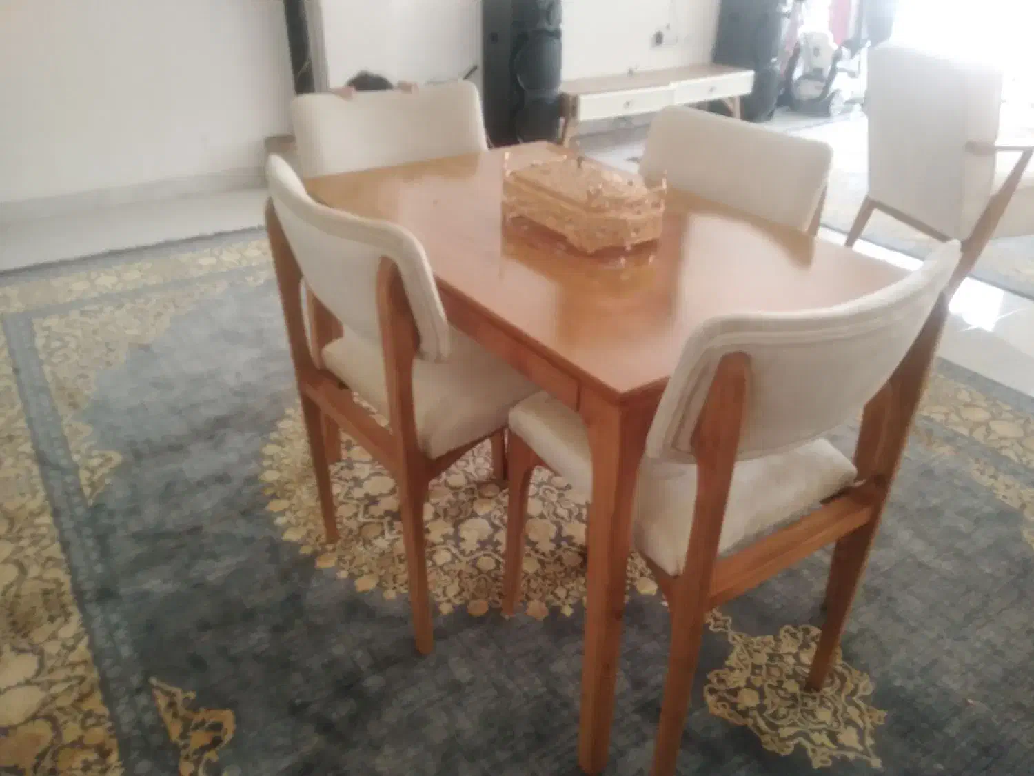 مبل  و نهارخوری مینیمال موجود در مبلمان فرمانبر|مبلمان خانگی و میز عسلی|کاشمر, |دیوار