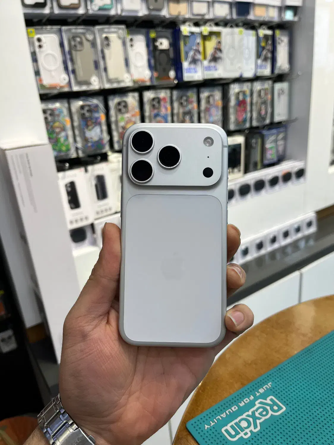 آیفون 17 pro 256 silver|موبایل|کرج, عظیمیه|دیوار