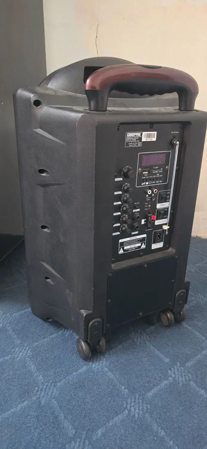 اسپیکر geepas ار جی بی دار همراه با میکروفن|پخشکننده همراه|کازرون, |دیوار