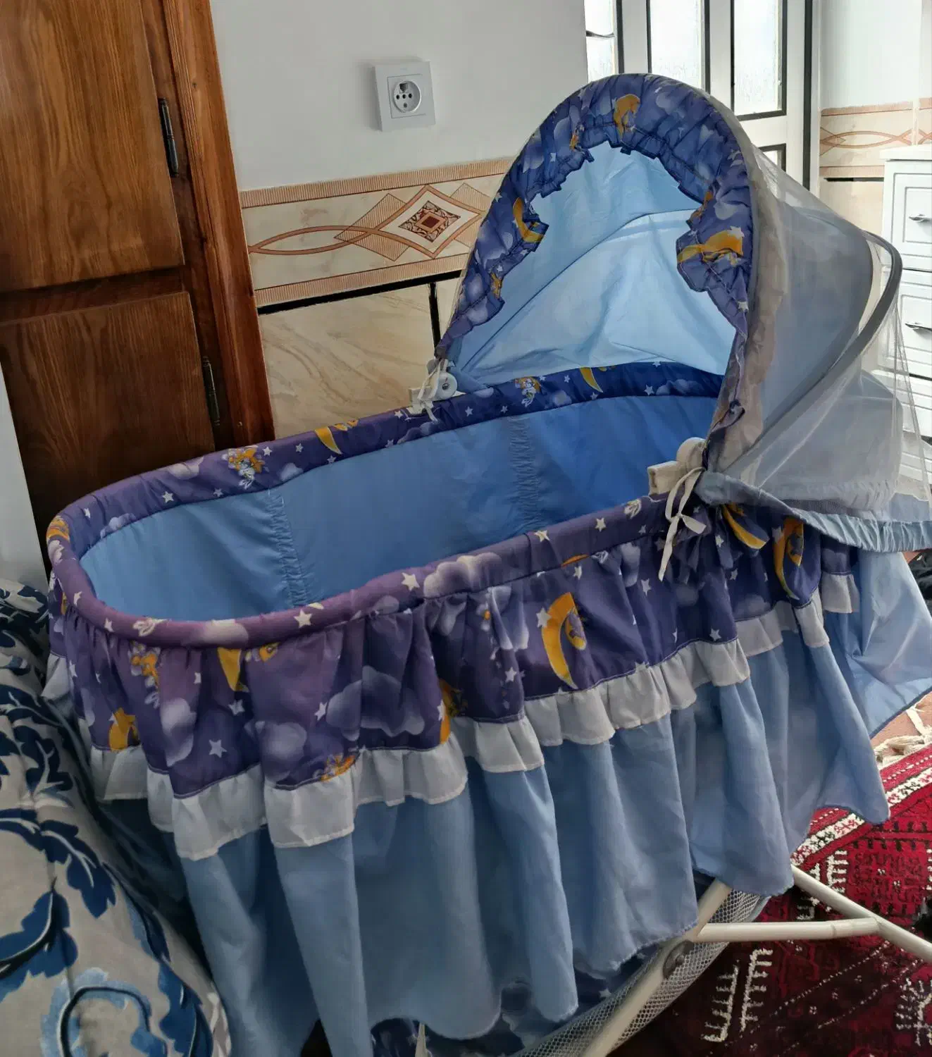 گهواره و تخت نوزاد|تخت و صندلی بچه|سیمین شهر, |دیوار