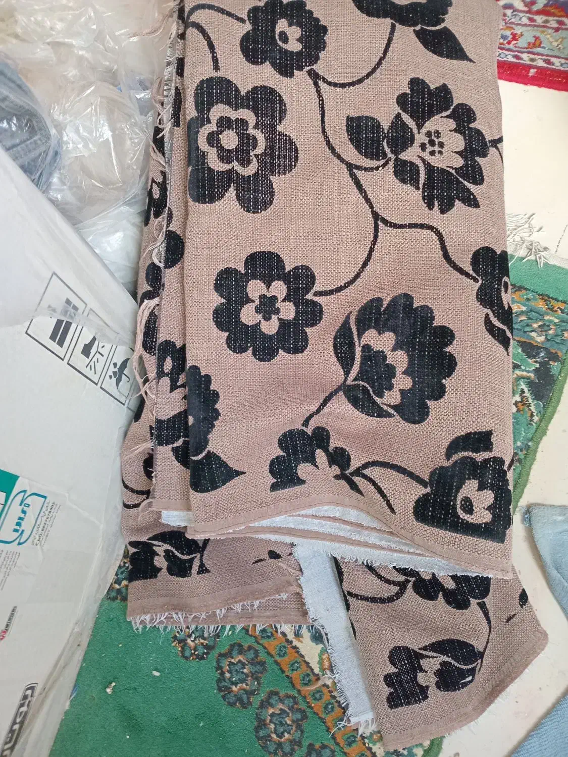 این رو فرشی در ابعاد دو نیم ، در یک و هشتاد هست|روفرشی|اسلامشهر, شهرک مهدیه|دیوار