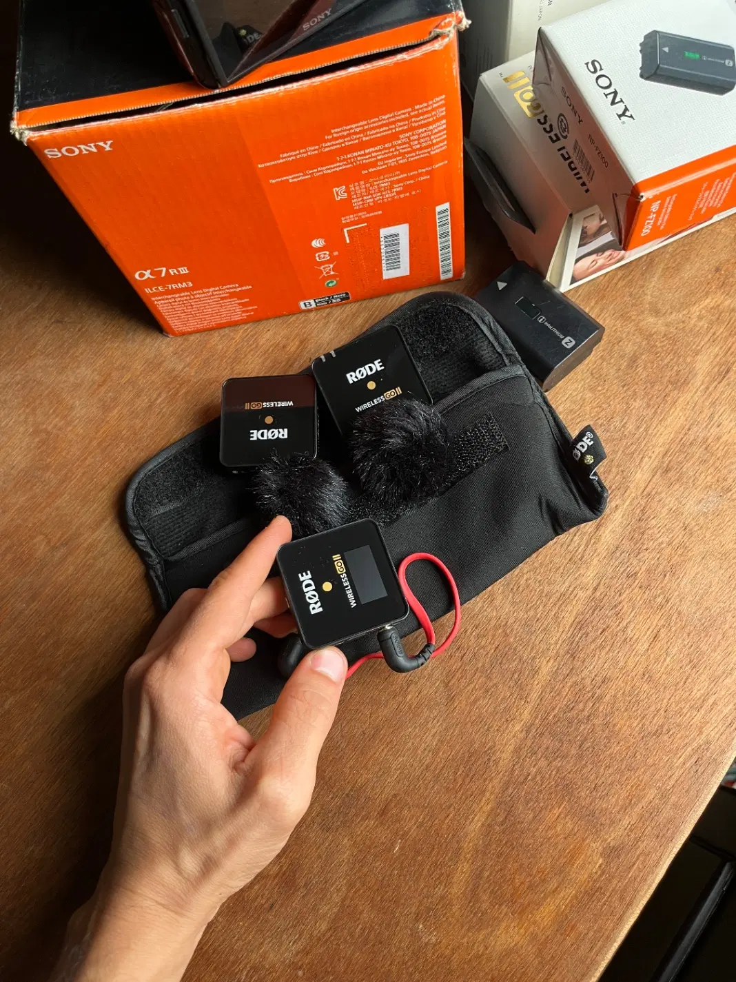 Alpha RIII + Sigma 50mm + Rode Mic|دوربین عکاسی و فیلم‌برداری|بهشهر, |دیوار
