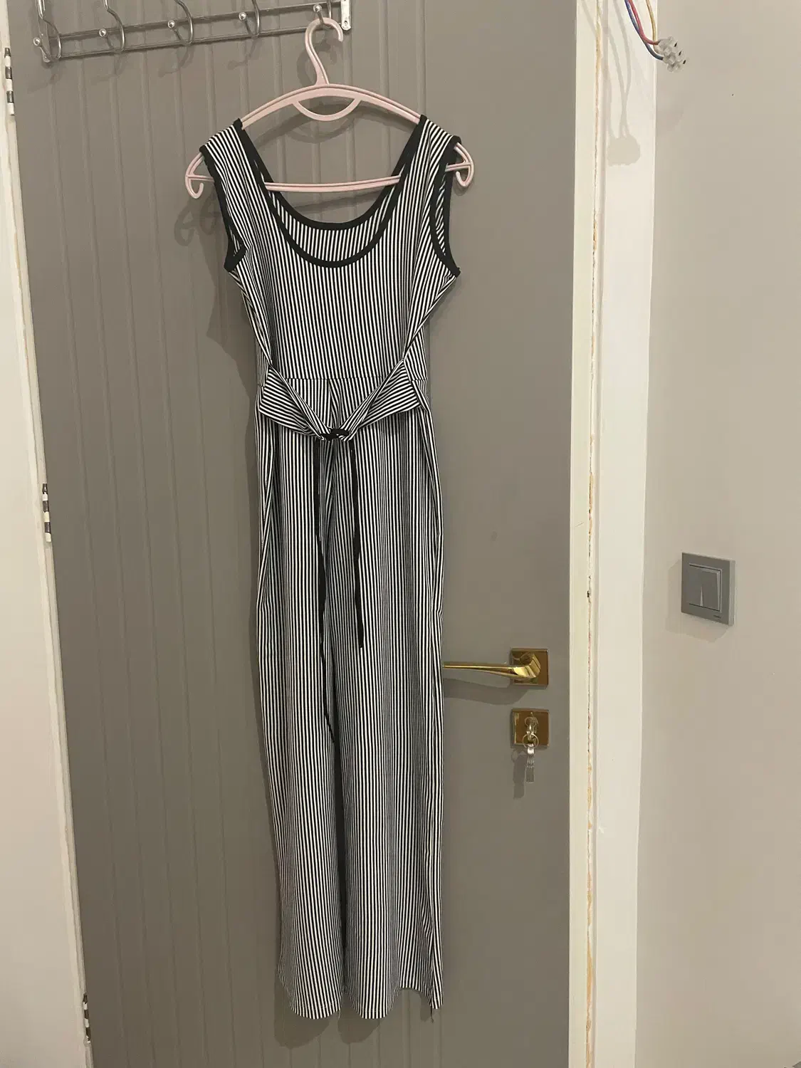 اورال نو و کاملا تمیز|لباس|قم, بنیاد|دیوار