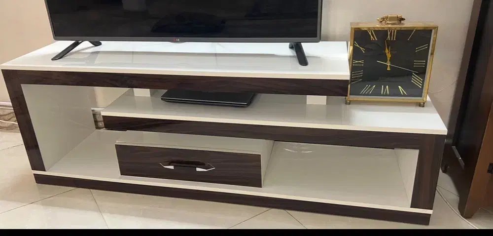 زیر تلویزیونی و تخت|تخت و صندلی بچه|دورود, |دیوار