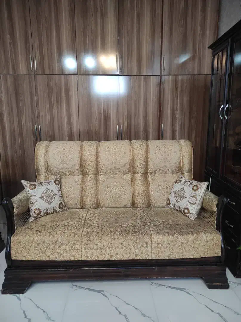 دو دست مبل شش نفره که کلا ۱۲ نفره حساب میشه|مبلمان خانگی و میز عسلی|بم, |دیوار