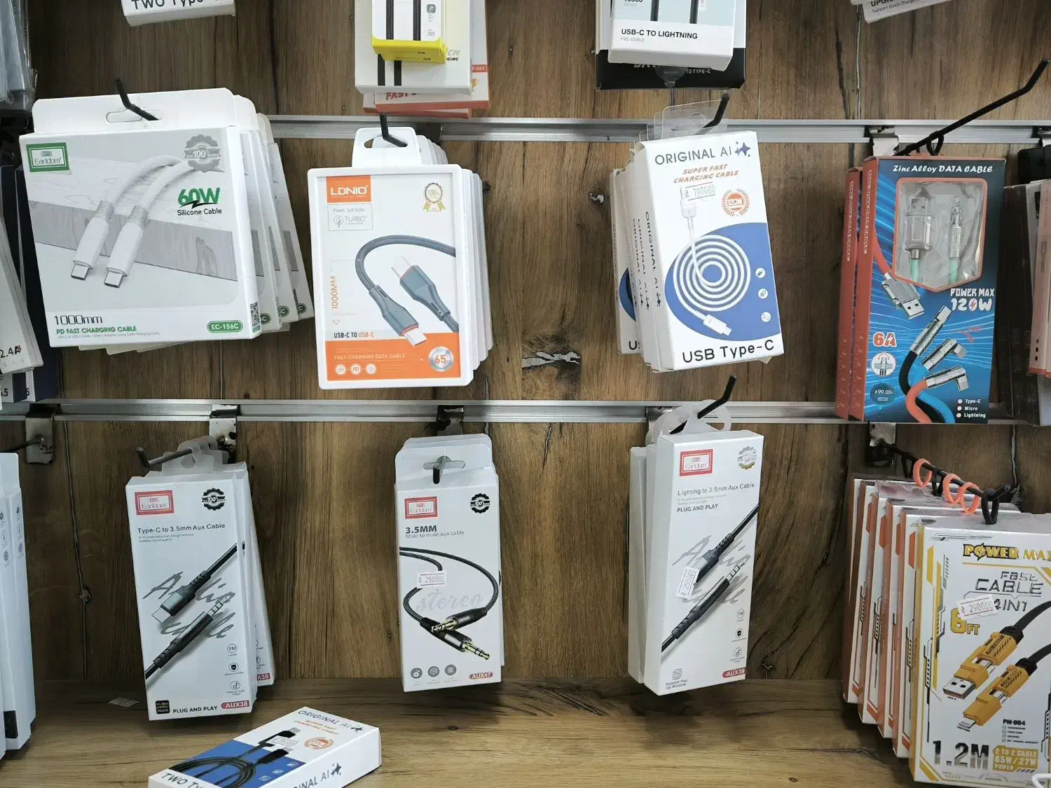 کلیه اجناس لوازم جانبی موبایل با قیمت قبل|لوازم جانبی موبایل و تبلت|بوشهر, |دیوار