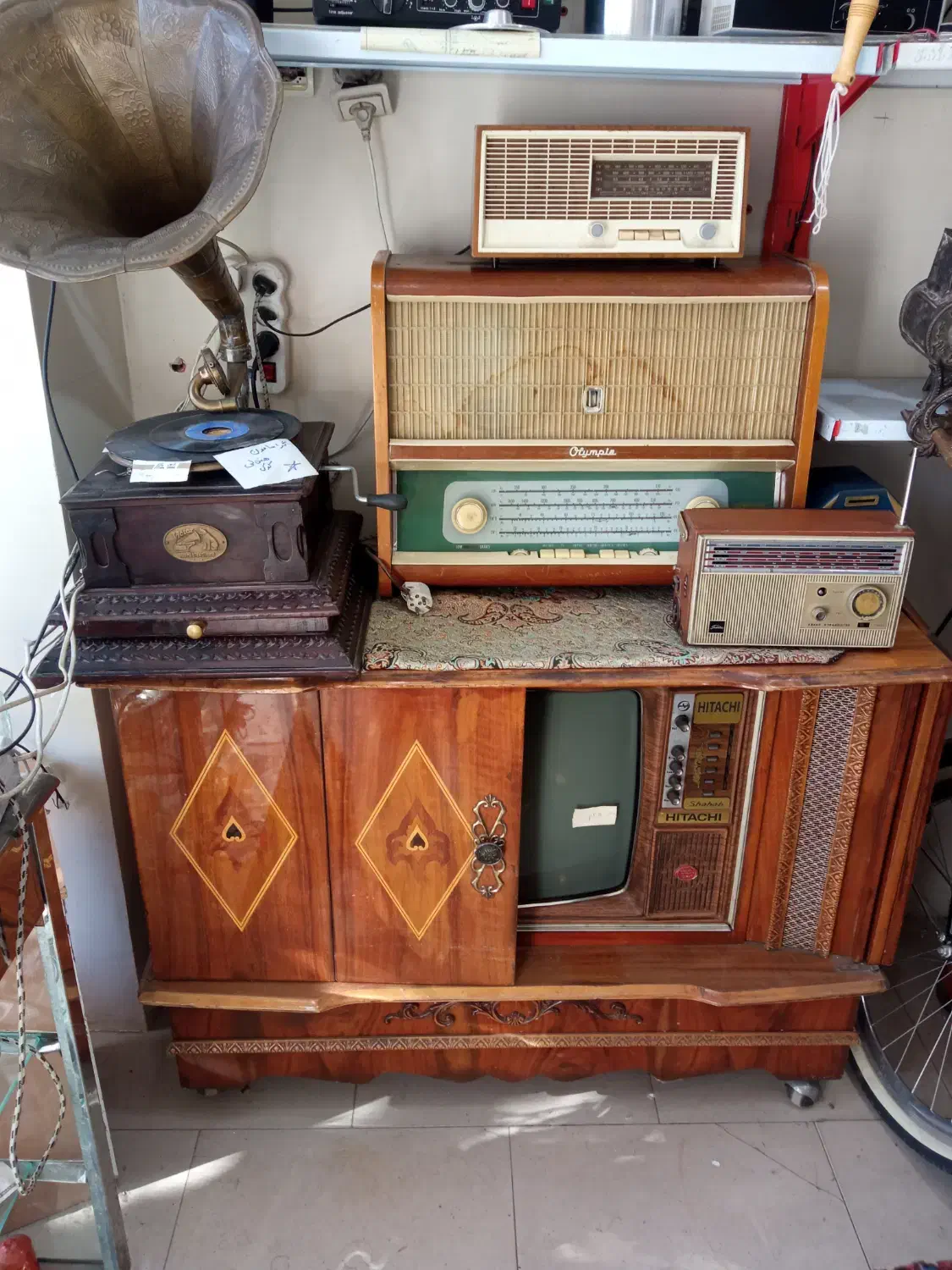 کلکسیون قدیم|کلکسیون اشیاء عتیقه|میانه, |دیوار