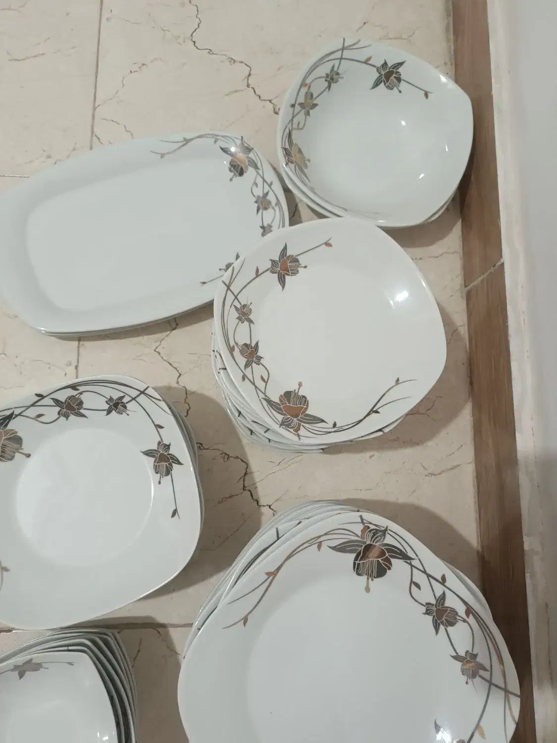 چینی ۱۸ نفره|ظروف سرو و پذیرایی|اسلامشهر, شهرک سعیدیه|دیوار