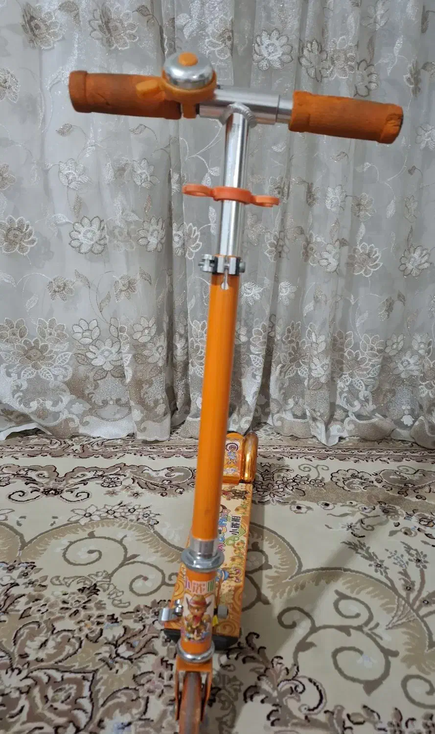 اسکوتر|دوچرخه، اسکیت، اسکوتر|اندیشه, اندیشه فاز ۳|دیوار