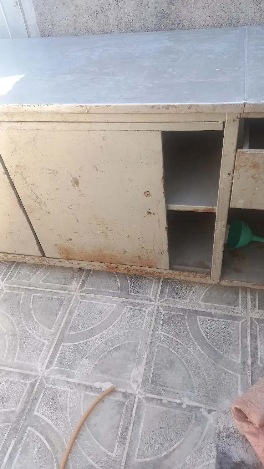 میز قدیمی سنگین و اهنی|فروشگاه و مغازه|تربت جام, میان جام|دیوار