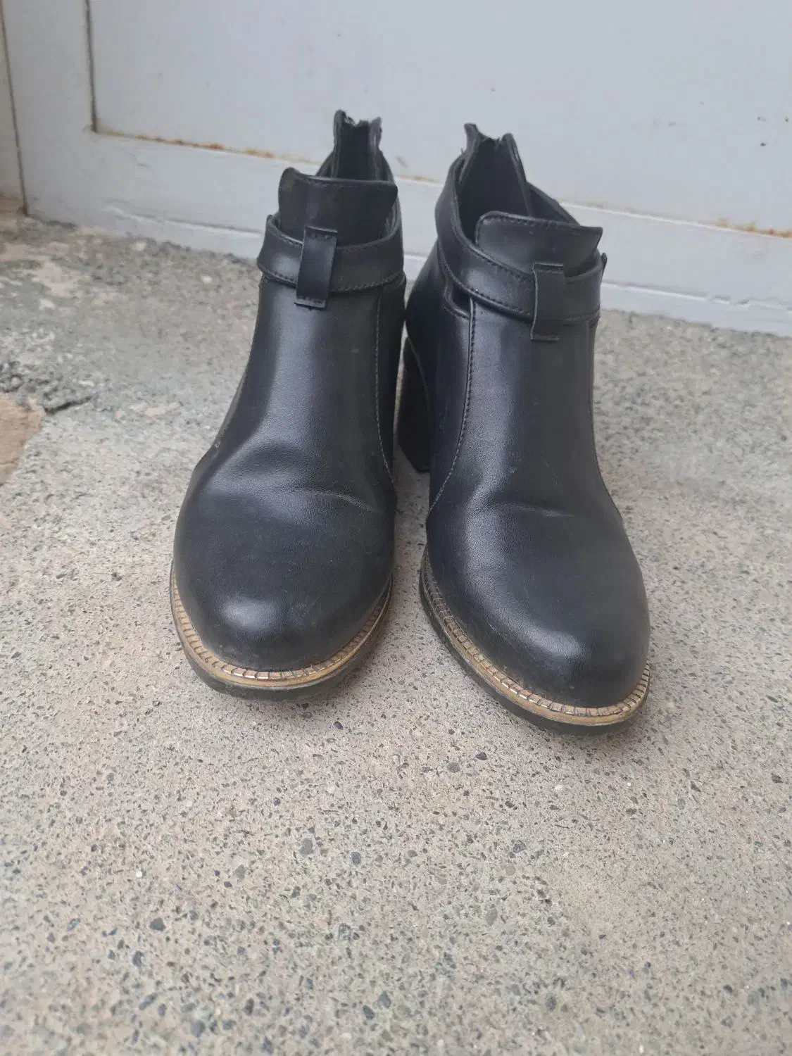 کاملا سالم وبدون ایراد.|کیف، کفش، کمربند|نقده, |دیوار