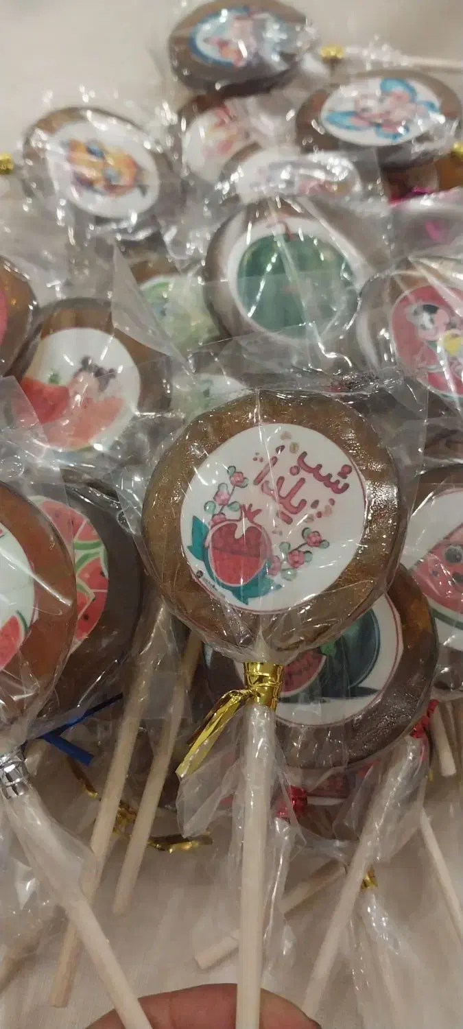 آبنبات چوبی با برچسب خوراکی یلدا وشکر قهوه ای|خوردنی و آشامیدنی|تهران, اتابک|دیوار