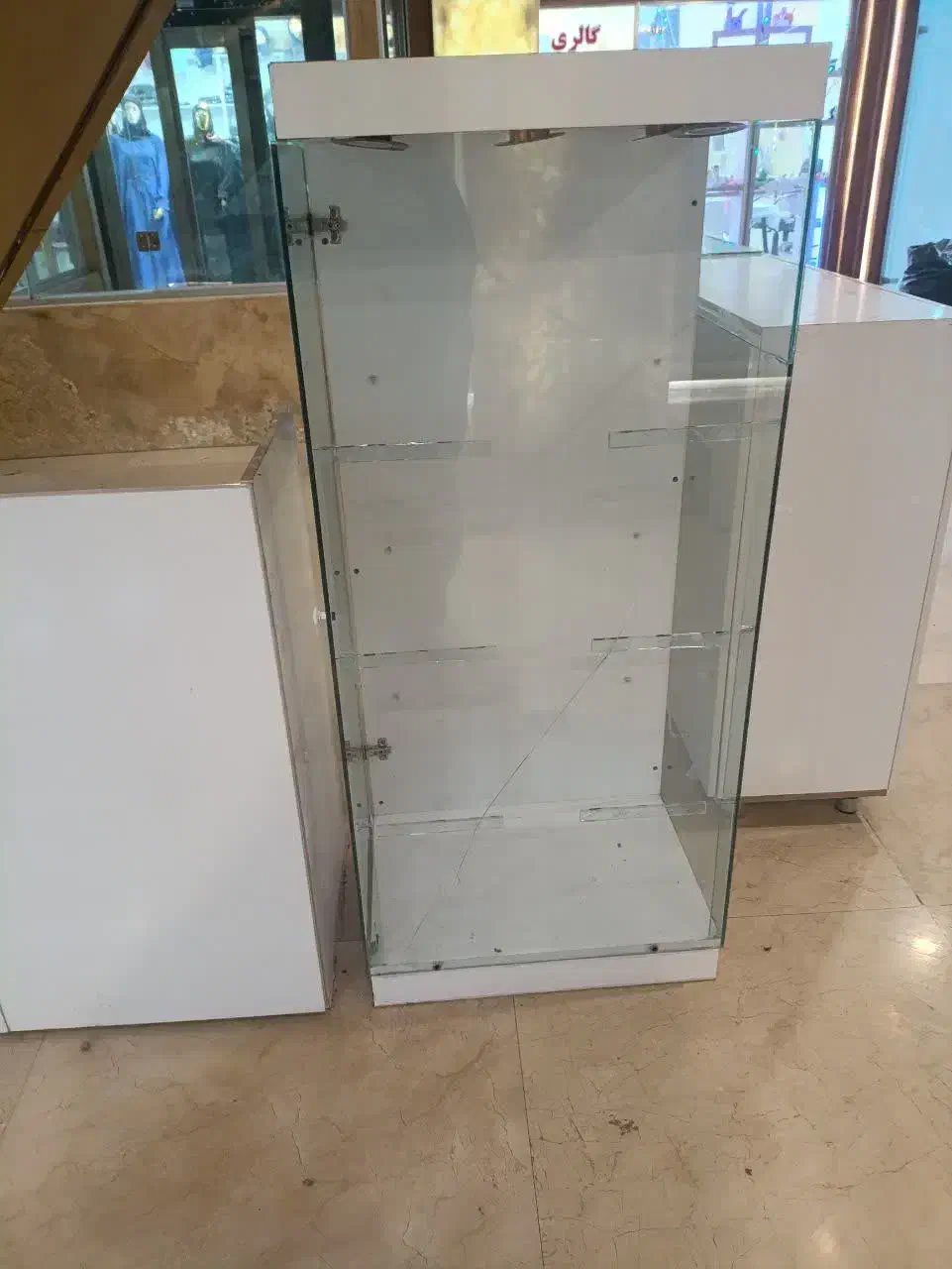 ویترین ام دی اف|فروشگاه و مغازه|شاهین‌شهر, حافظ جنوبی|دیوار