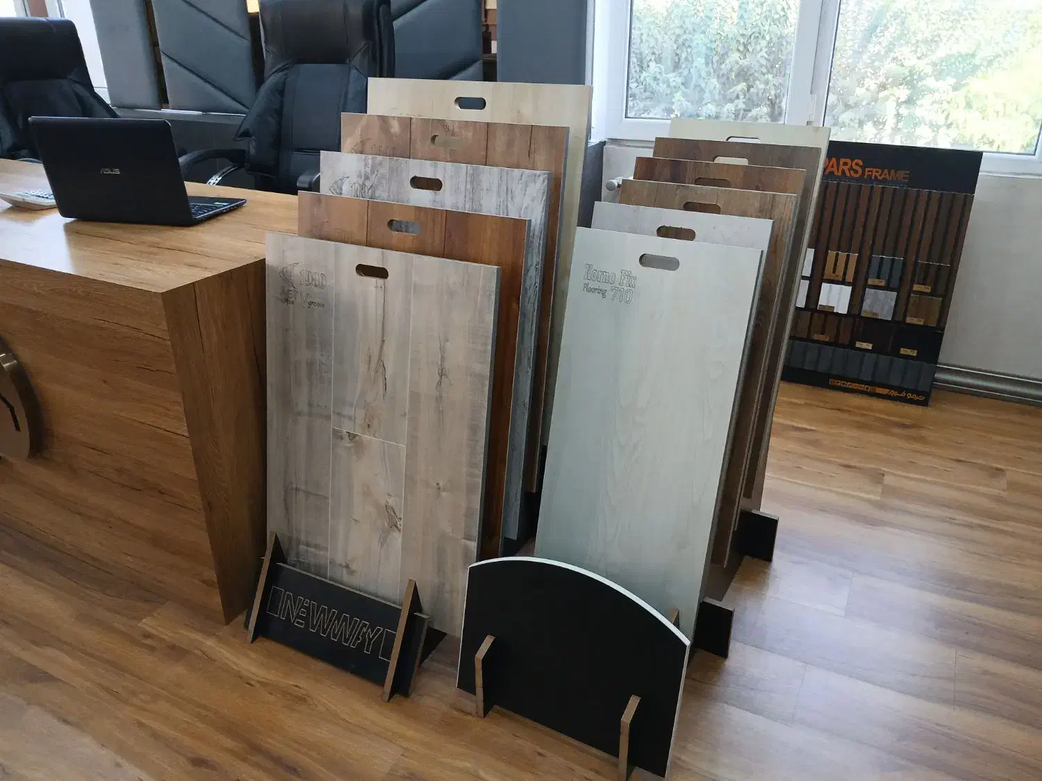 فروش انواع کاغذ دیواری پارکت کفپوش با تنوع بالا|عمده‌فروشی|کرج, گلشهر|دیوار