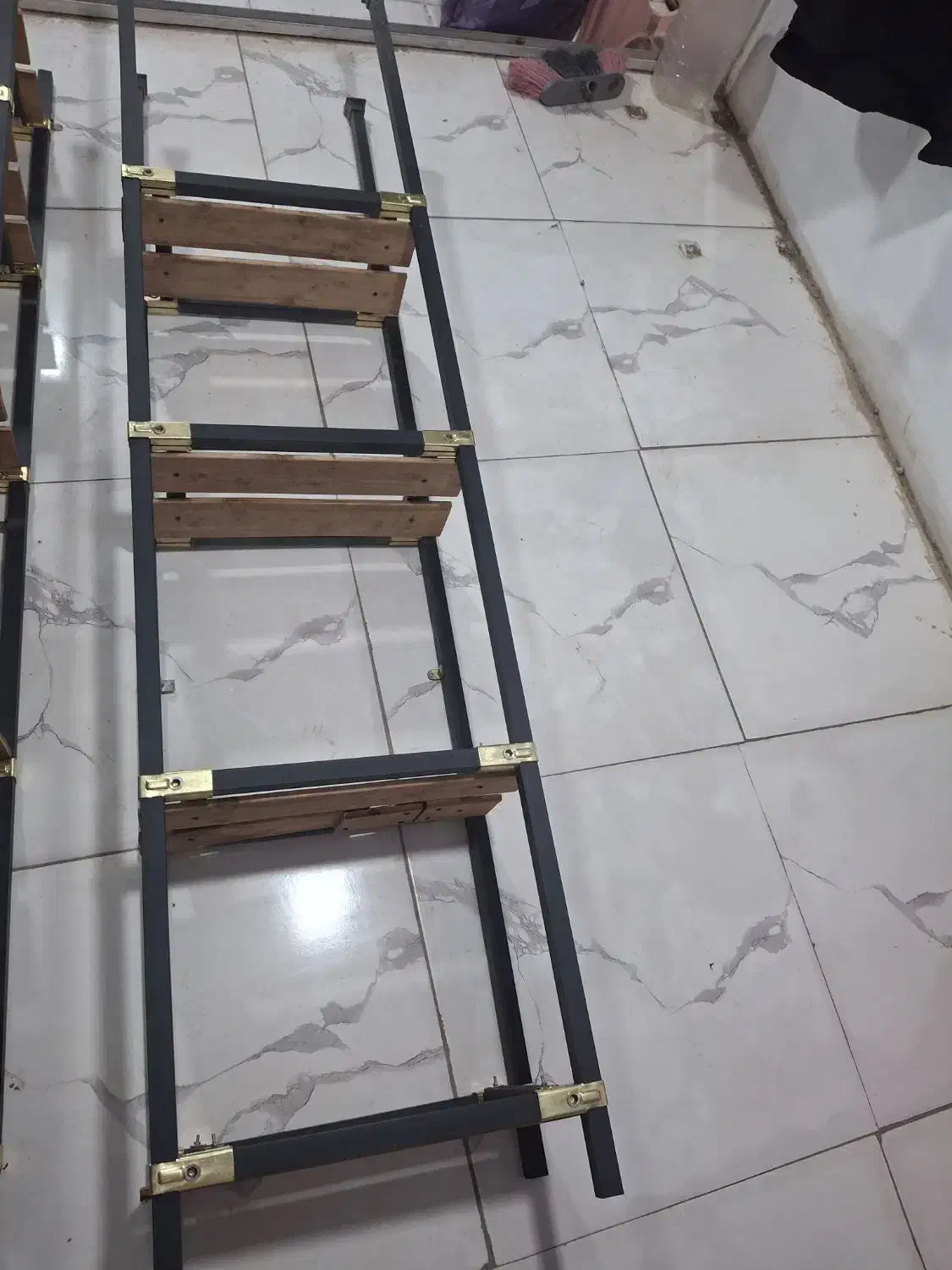 قفسه|کتابخانه، شلف، قفسه‌های دیواری|پرند, فاز ۴|دیوار