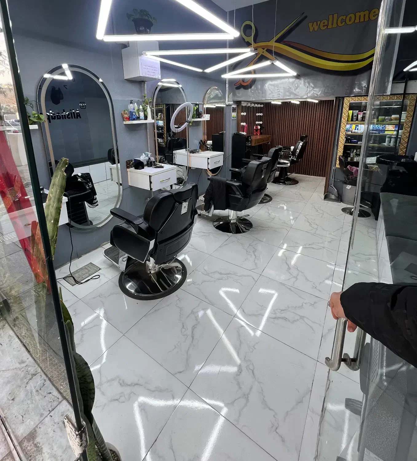 یک ارایشگر ماهر اقا و اجاره صندلی|استخدام درمانی، زیبایی، بهداشتی|اندیشه, اندیشه فاز ۱|دیوار