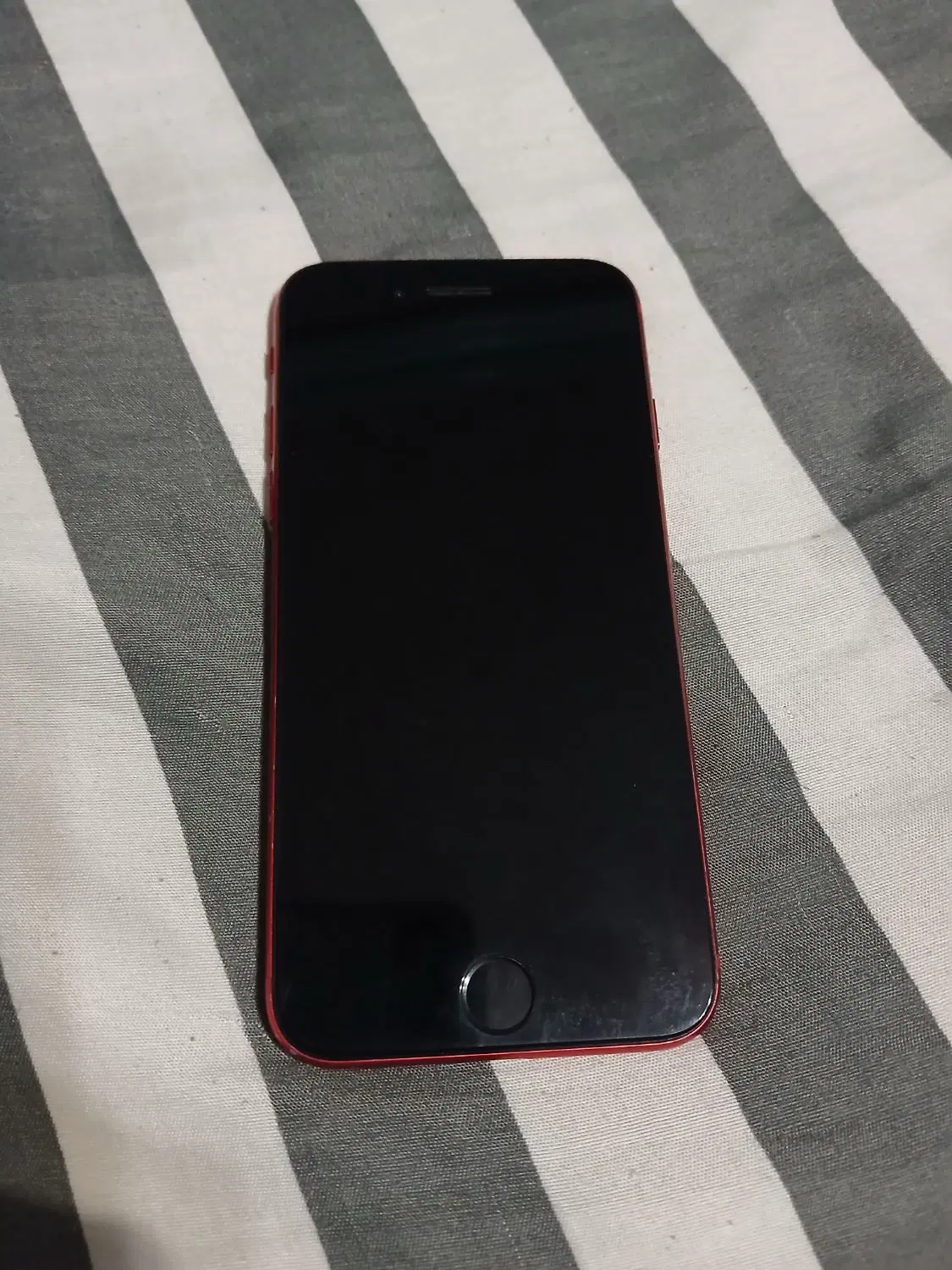 iphone SE 2020 red 128G|موبایل|تهران, اکباتان|دیوار