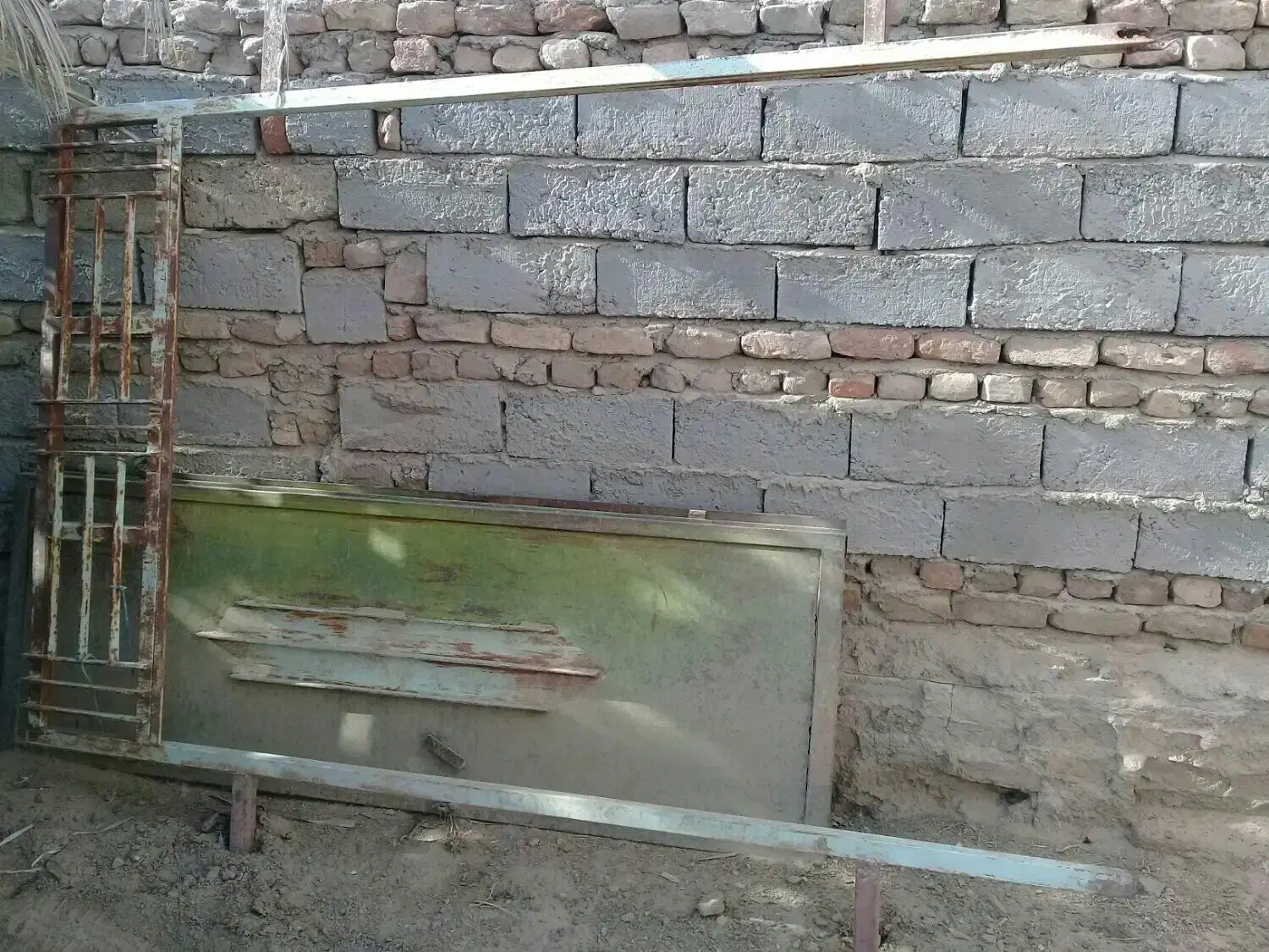 در حیاط دولخت|مصالح و تجهیزات ساختمان|هامون, |دیوار