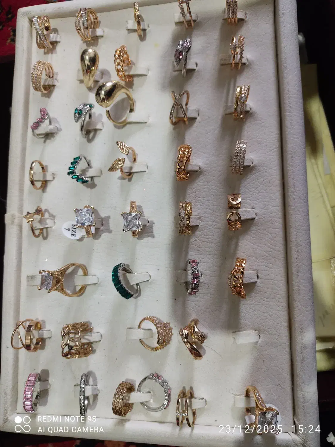 انگشتر|بدلیجات|میانه, |دیوار