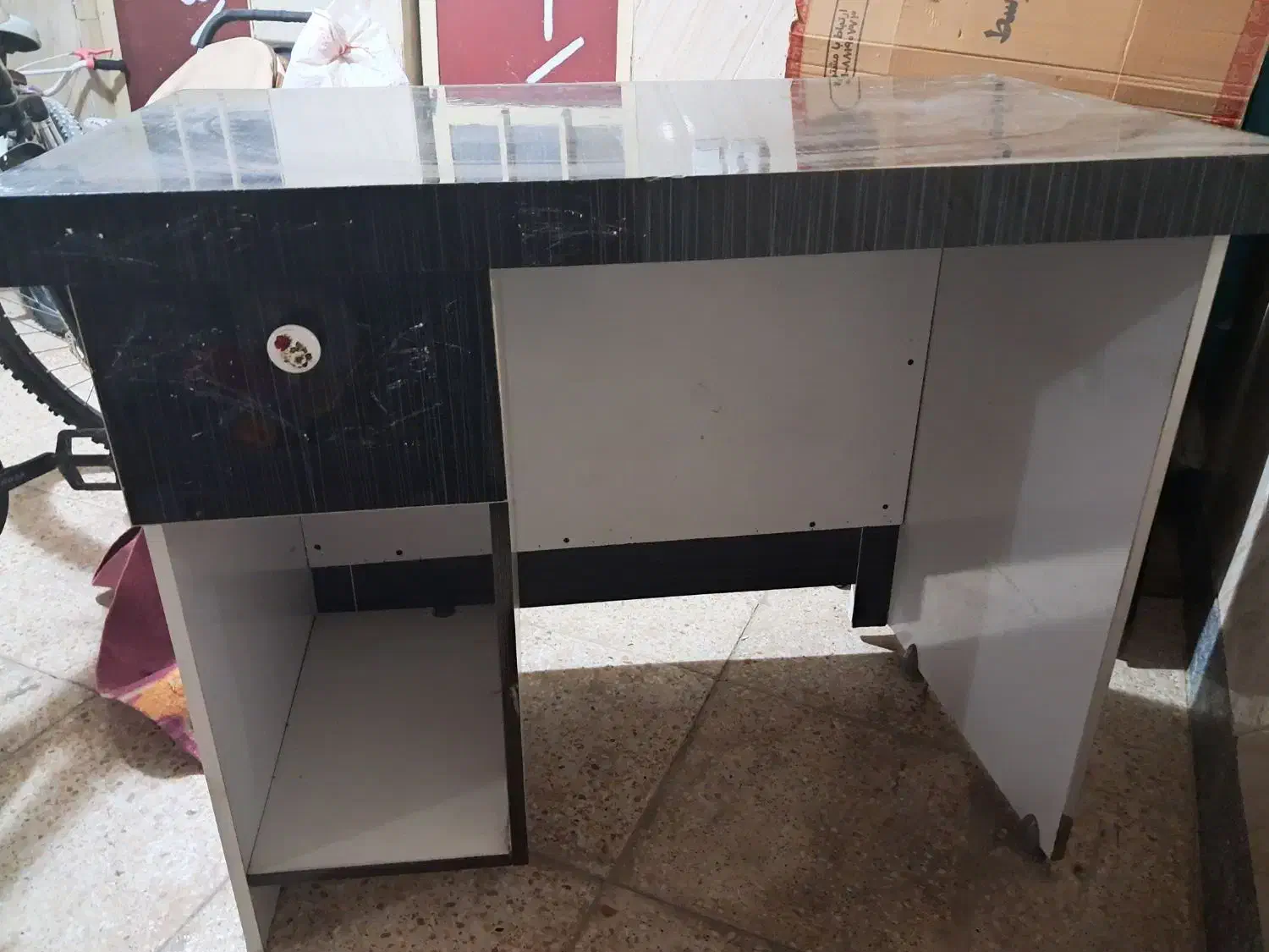 میز|میز تحریر و کامپیوتر|ماهدشت, |دیوار