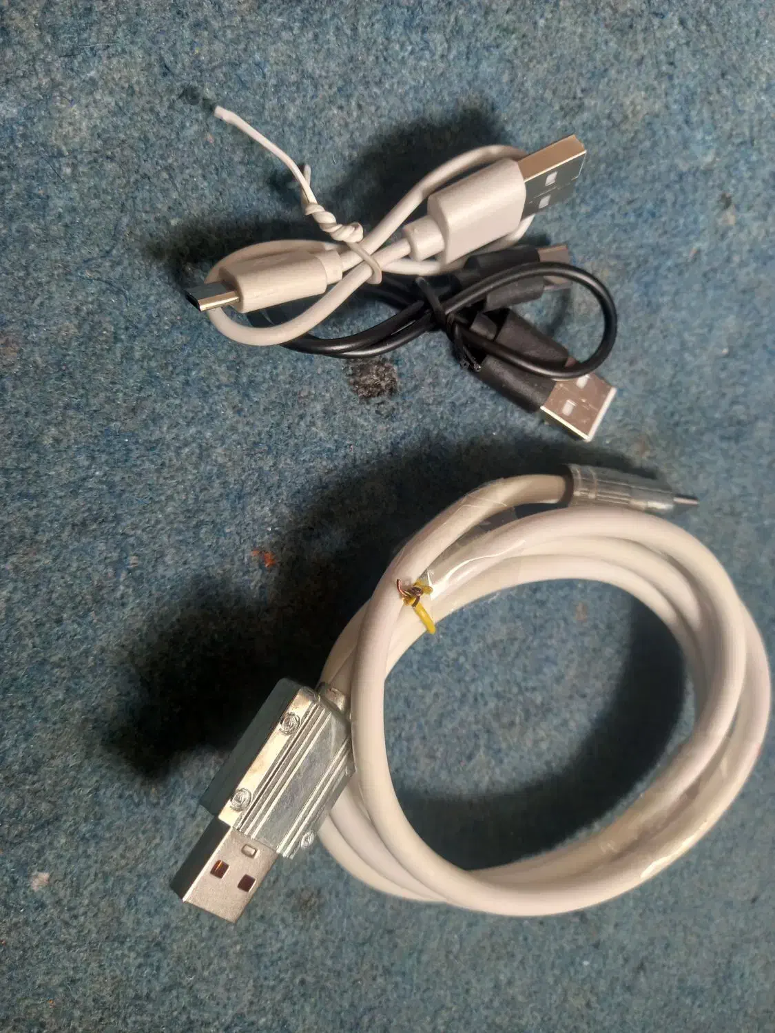 تعدادی کابل شارژر|لوازم جانبی موبایل و تبلت|نهاوند, |دیوار