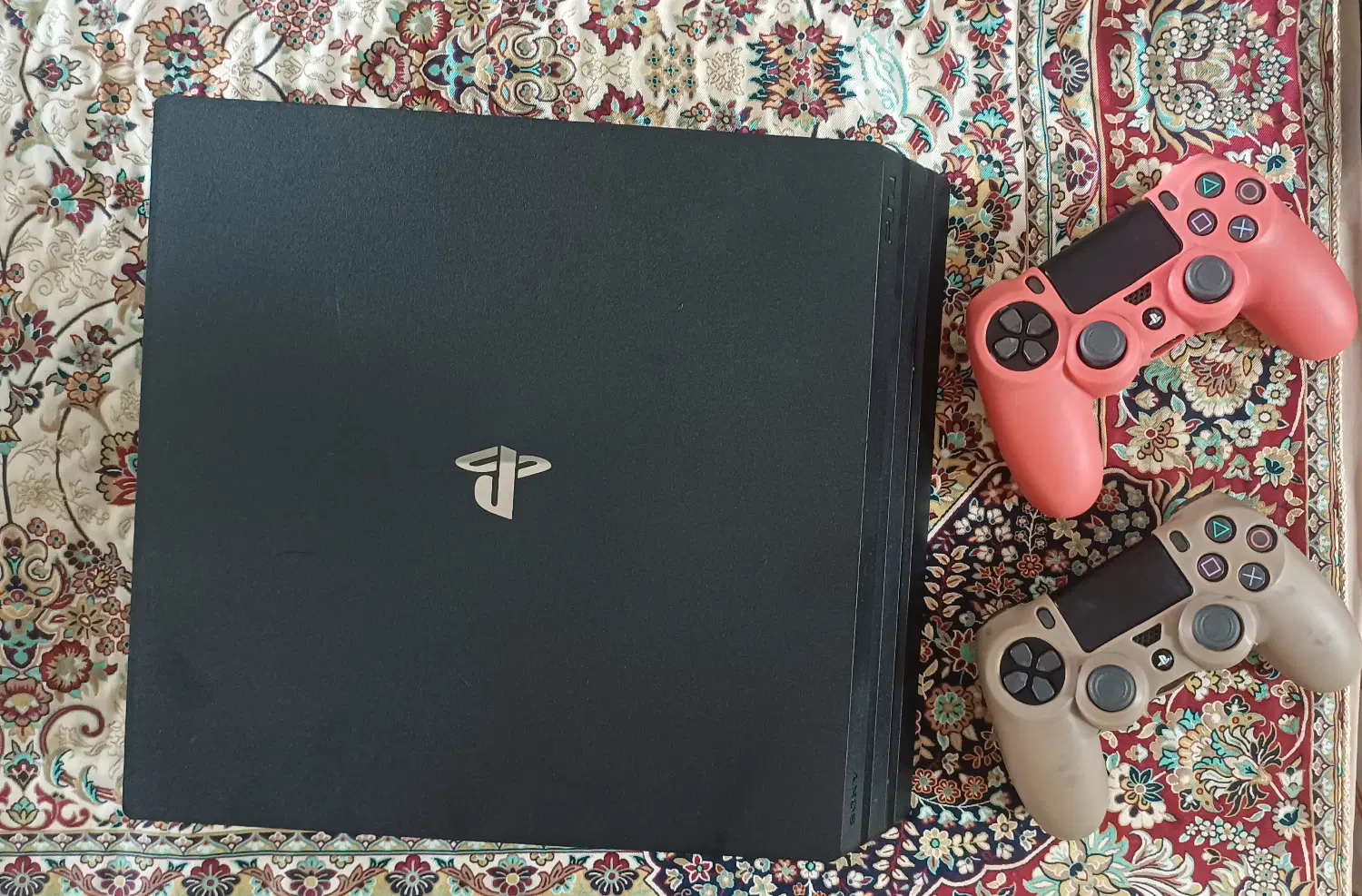 PS4 pro 1TB|کنسول، بازی ویدئویی و آنلاین|تهران, شمیران‌نو|دیوار