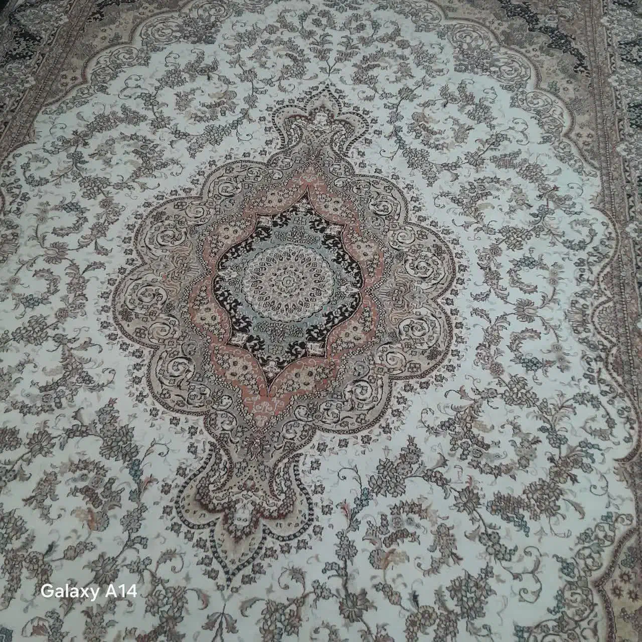 ۲ تخته فرش ۹ متری در حدنو بدون سوختگی و پارگی|فرش|زرندیه, |دیوار