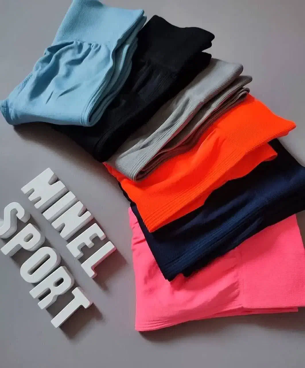 لگ باشگاهی رنگی|لباس|کاشمر, |دیوار