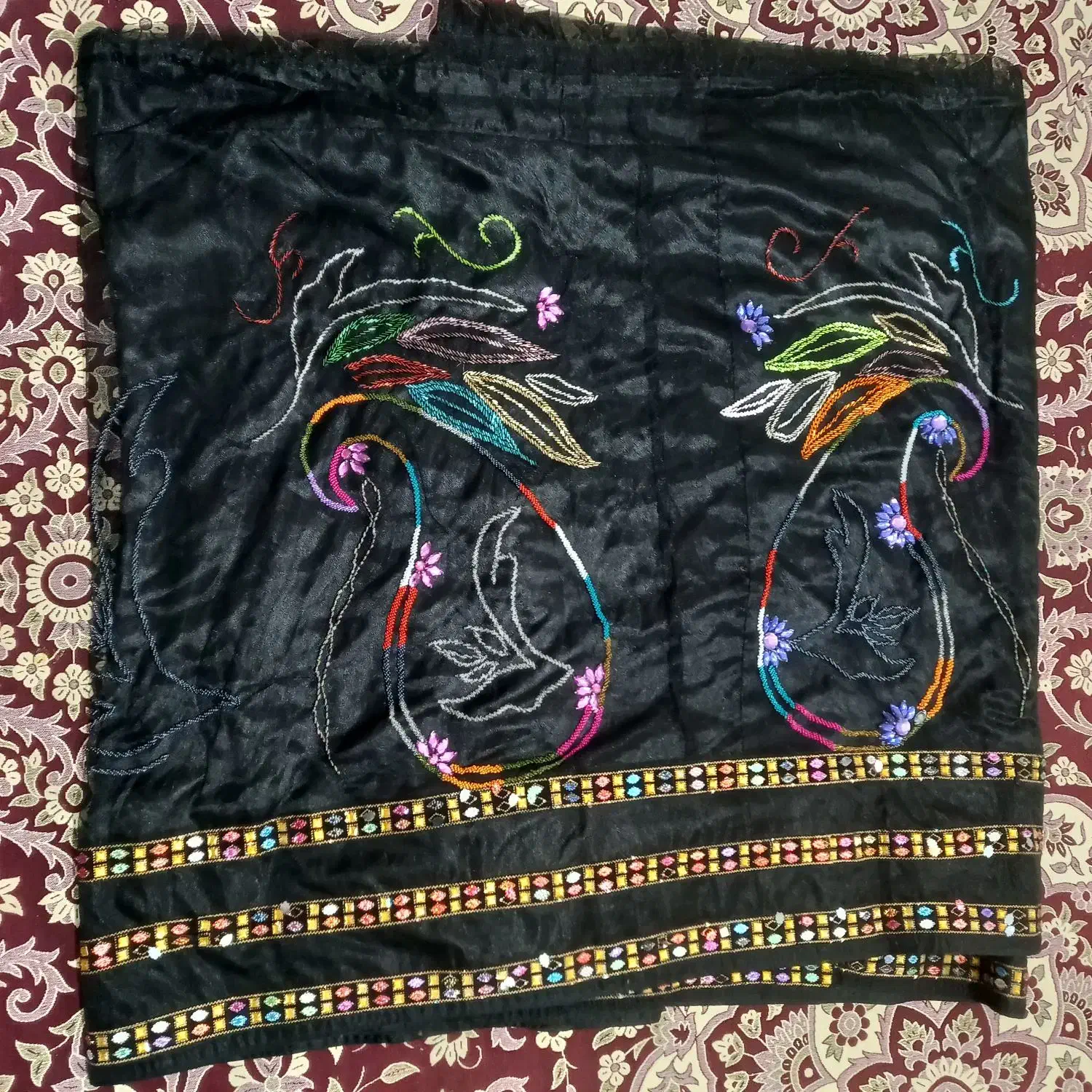 کاملا دست دوز|لباس|فیروزآباد (فارس), |دیوار