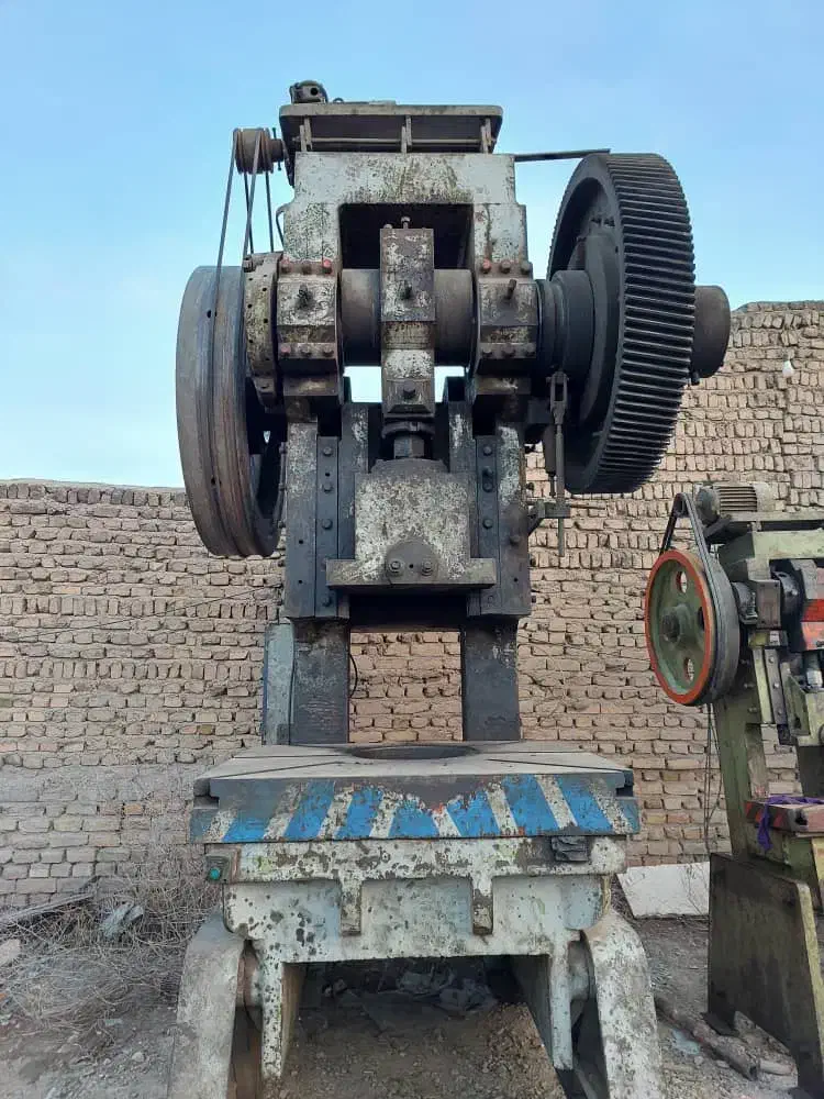 پرس ضربه ای ۲۵۰ تن قیومی ۲۶ سانت کورس|ماشینآلات صنعتی|ری, شهرری|دیوار