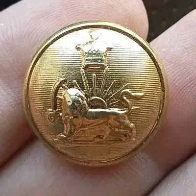 مجموعه کلکسیونی ده عدد دکمه سه عدد آرم نیروی زرهی|کلکسیون و سرگرمی|شیراز, فرهنگ شهر|دیوار