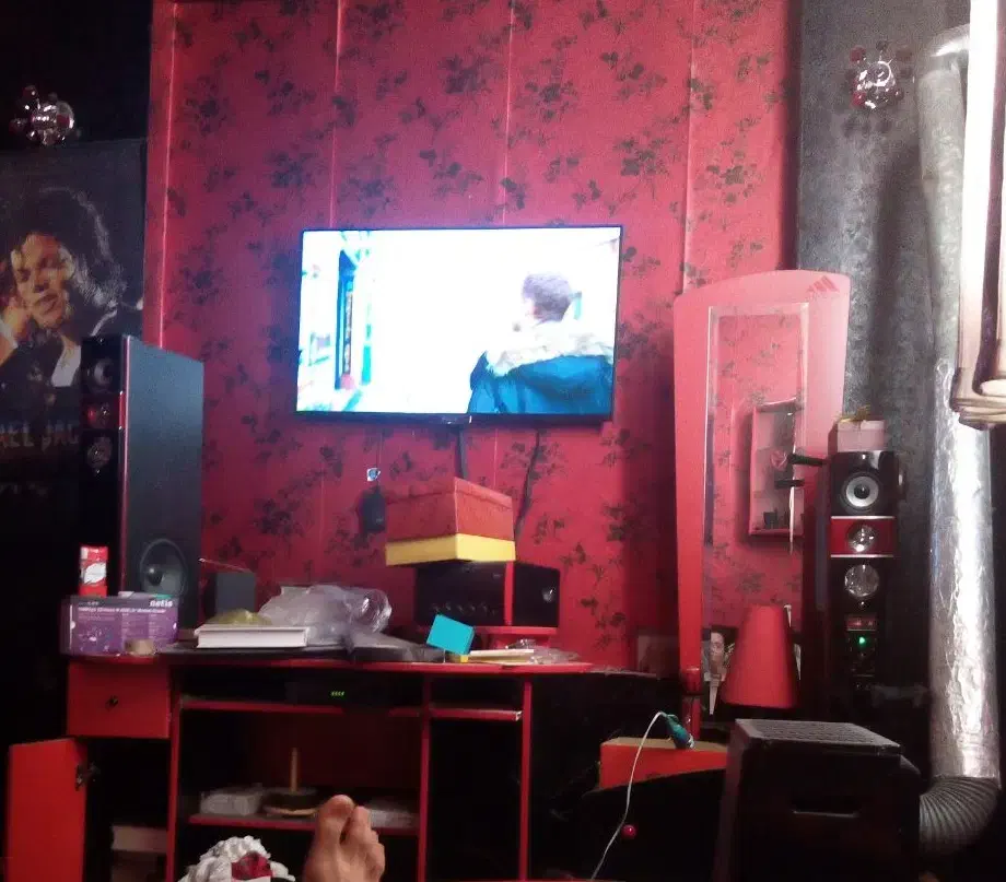 فروش سرویس چوب نسبتا تمیز نوجوان بصورت یکجایی|تخت و سرویس خواب|قم, باجک دو|دیوار