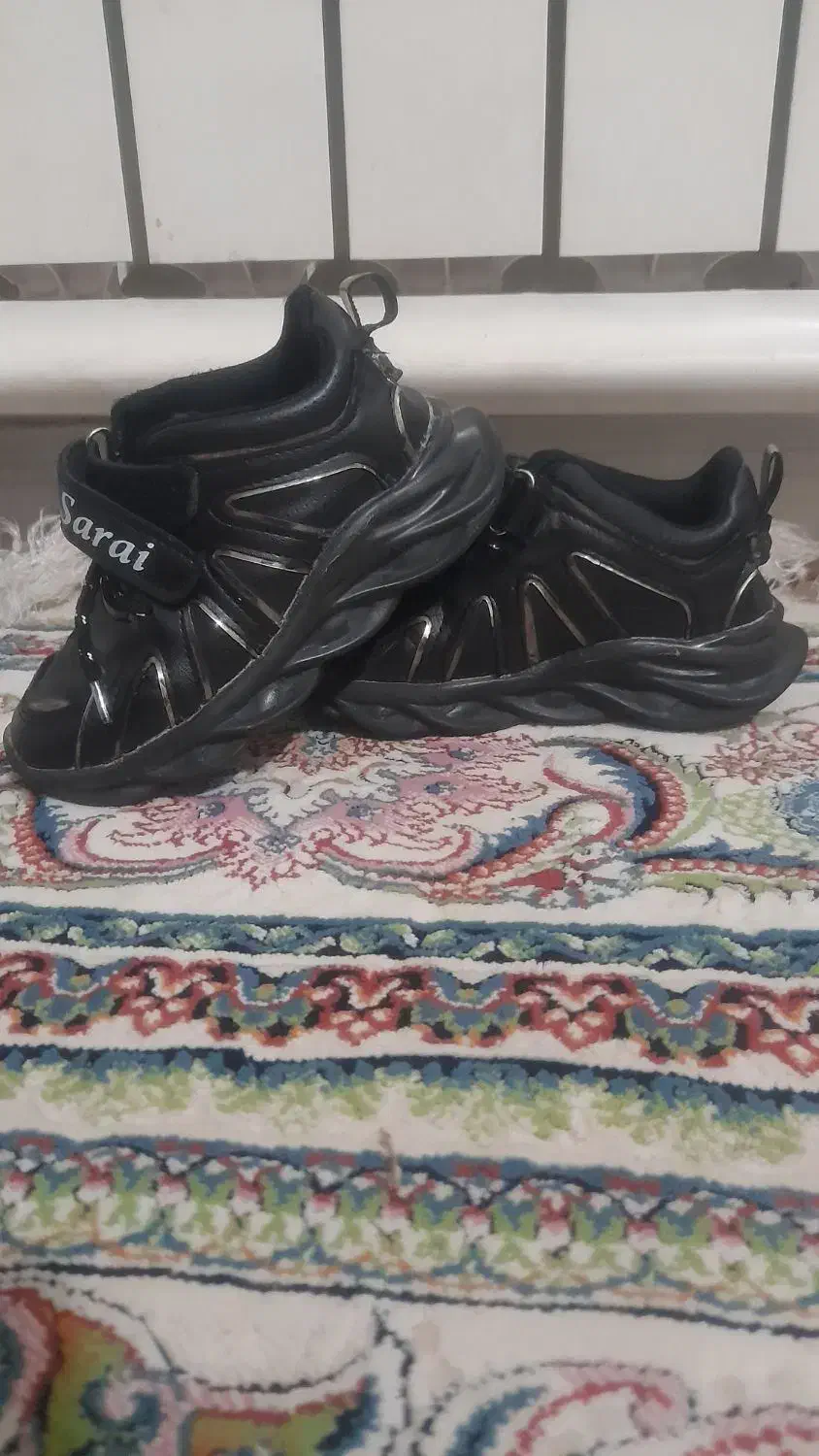 کفش|کیف، کفش، کمربند|پرند, فاز ۱|دیوار