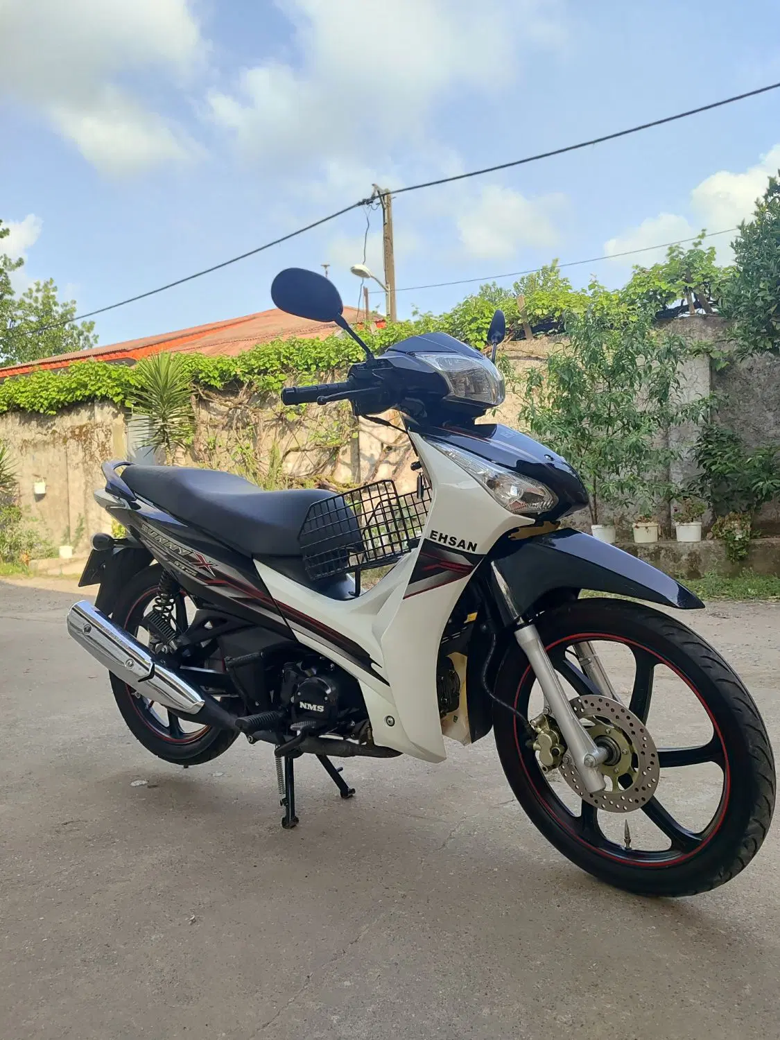 ویو احسان|موتورسیکلت|رشت, سعدی (تختی)|دیوار