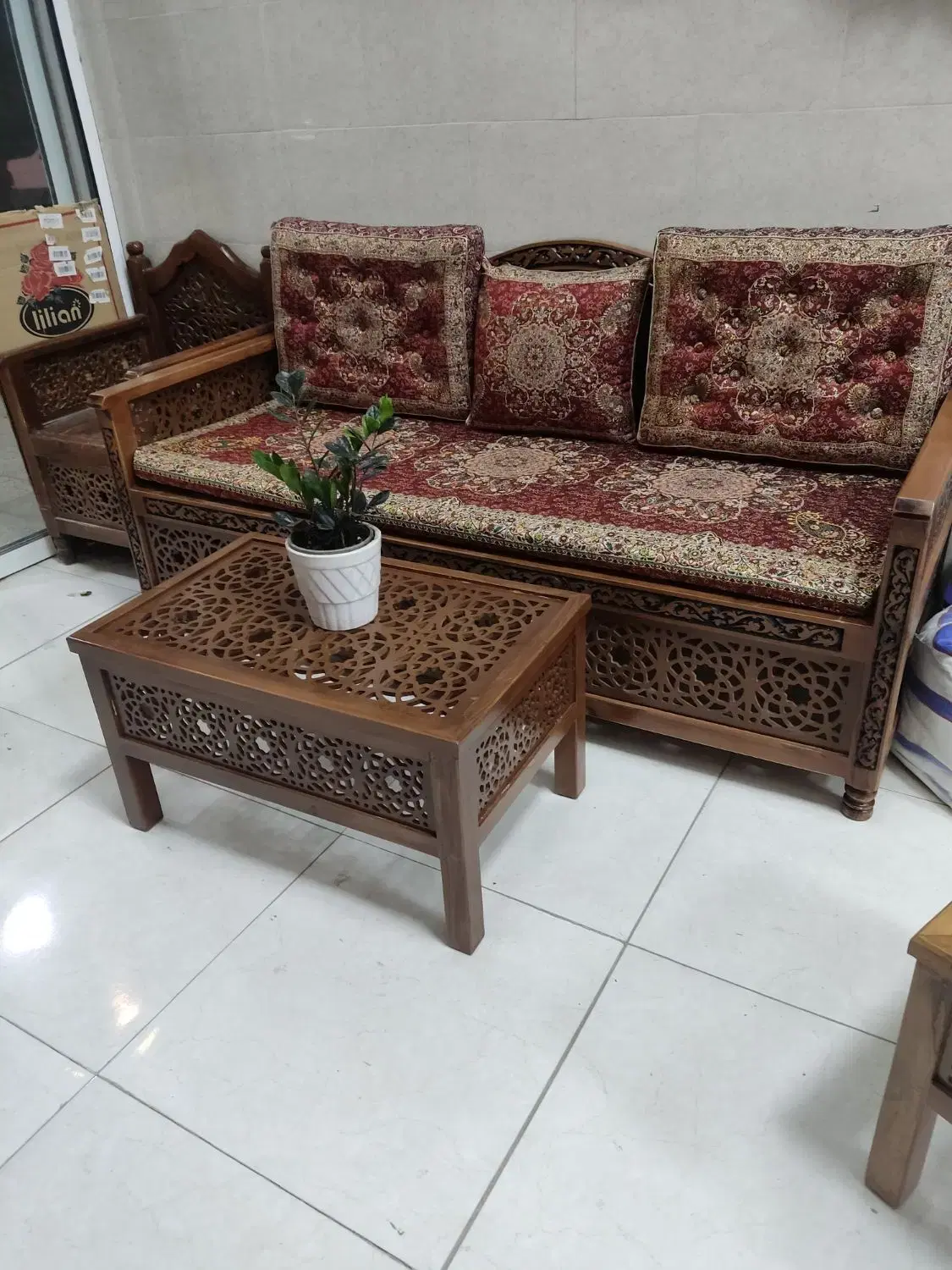 تخت چوبی|مبلمان خانگی و میز عسلی|یزد, |دیوار