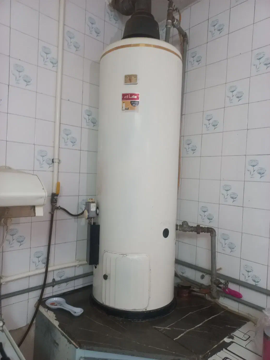 آبگرمکن دیواری۲۰۰ لیتری سالم بدون هیچگونه عیب|آبگرمکن، پکیج، شوفاژ|شهرضا, |دیوار