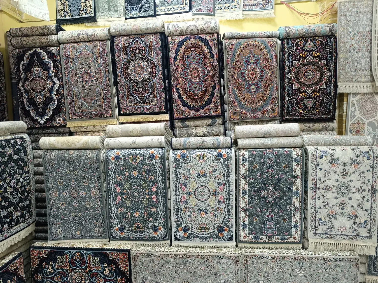 انواع پشتی نو و دست دووم|پشتی|سنندج, |دیوار