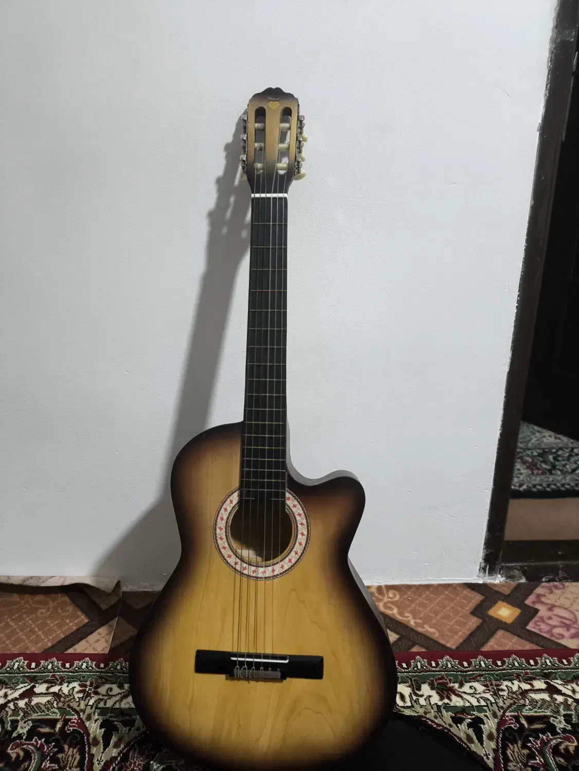 گیتار در حد نو|گیتار، بیس، امپلیفایر|میاندوآب, |دیوار