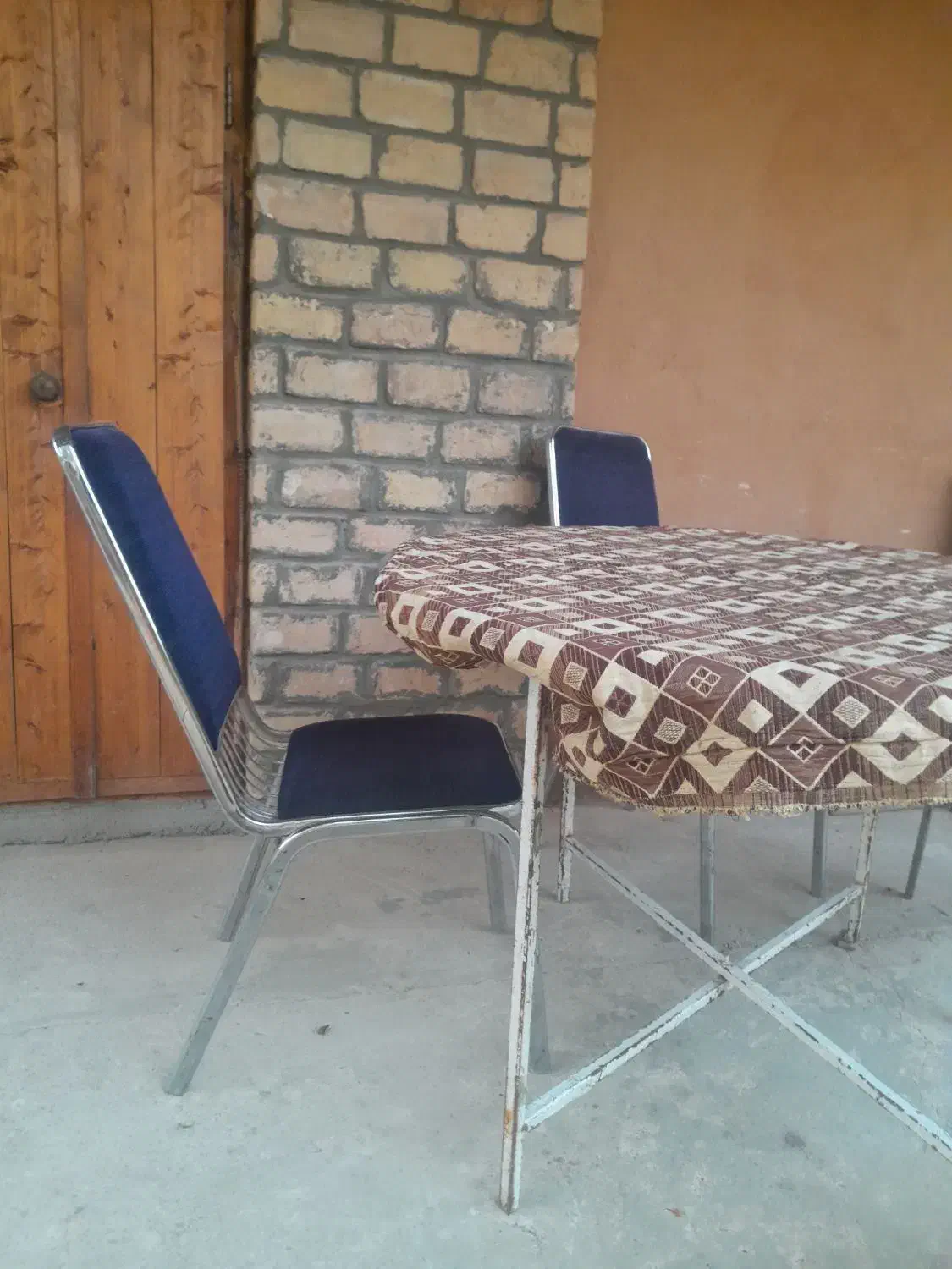 میز و صندلی|صندلی و نیمکت|رستمکلا, |دیوار