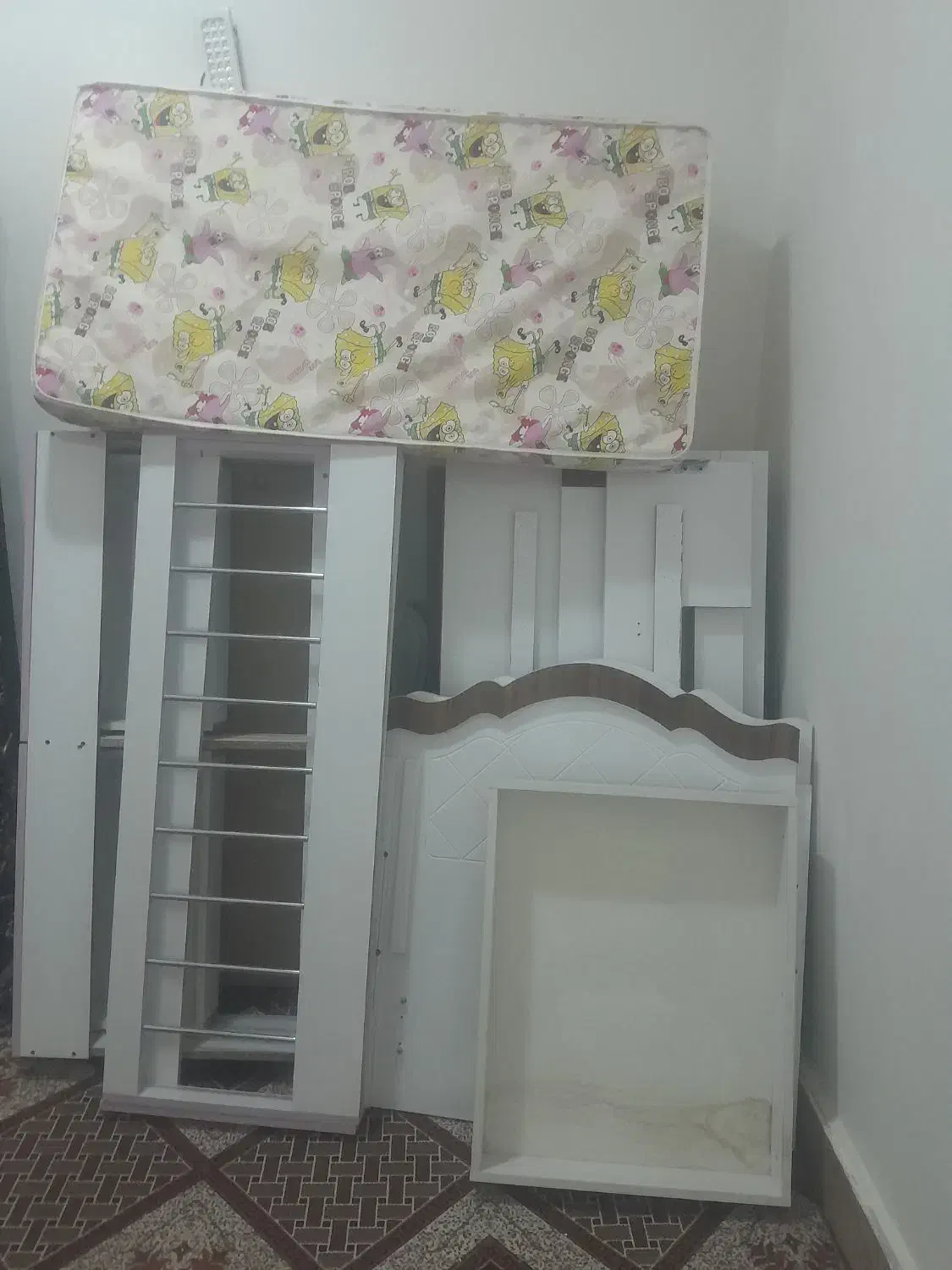 یک عدد تخت خواب بچه تا۸سالگی|تخت و سرویس خواب|ارومیه, |دیوار