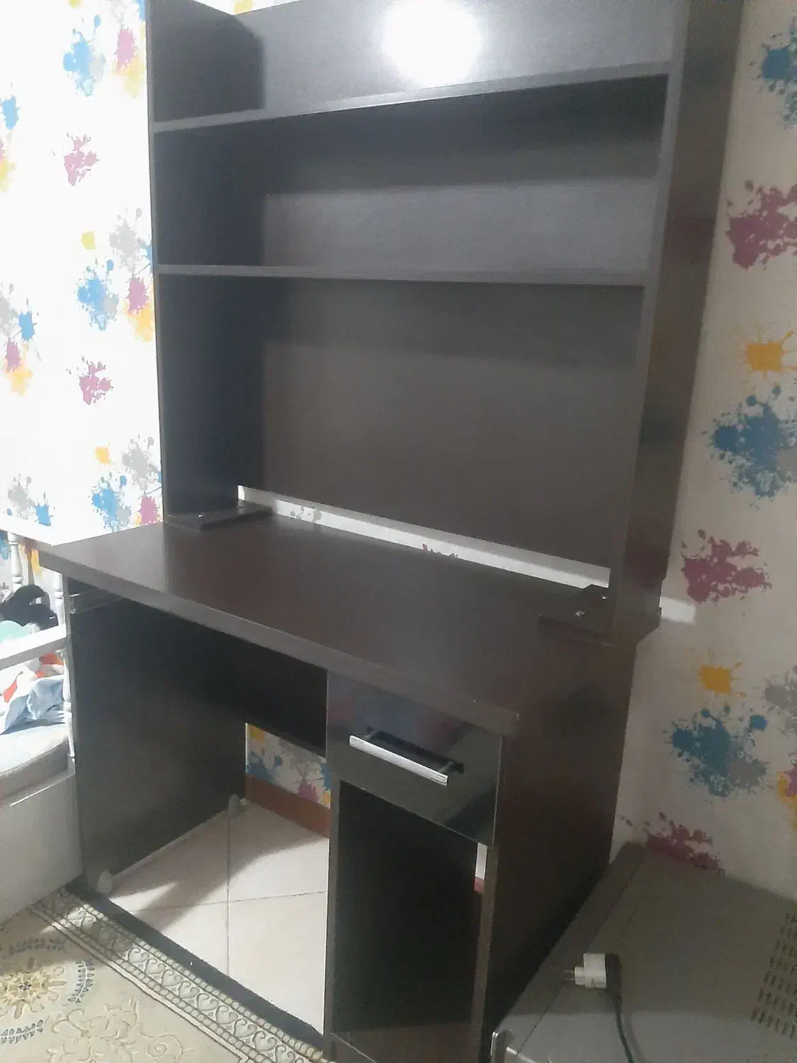 میز تحریر و کامپیوتر|میز تحریر و کامپیوتر|اندیشه, اندیشه فاز ۴|دیوار