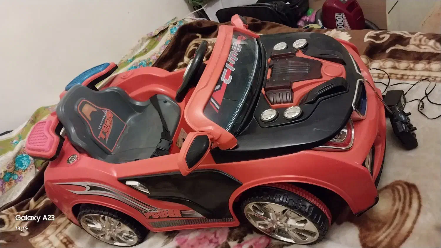 ماشین شارژی کنترلی در حد نو|اسباببازی بچه|تهران, شهرک صدرا|دیوار