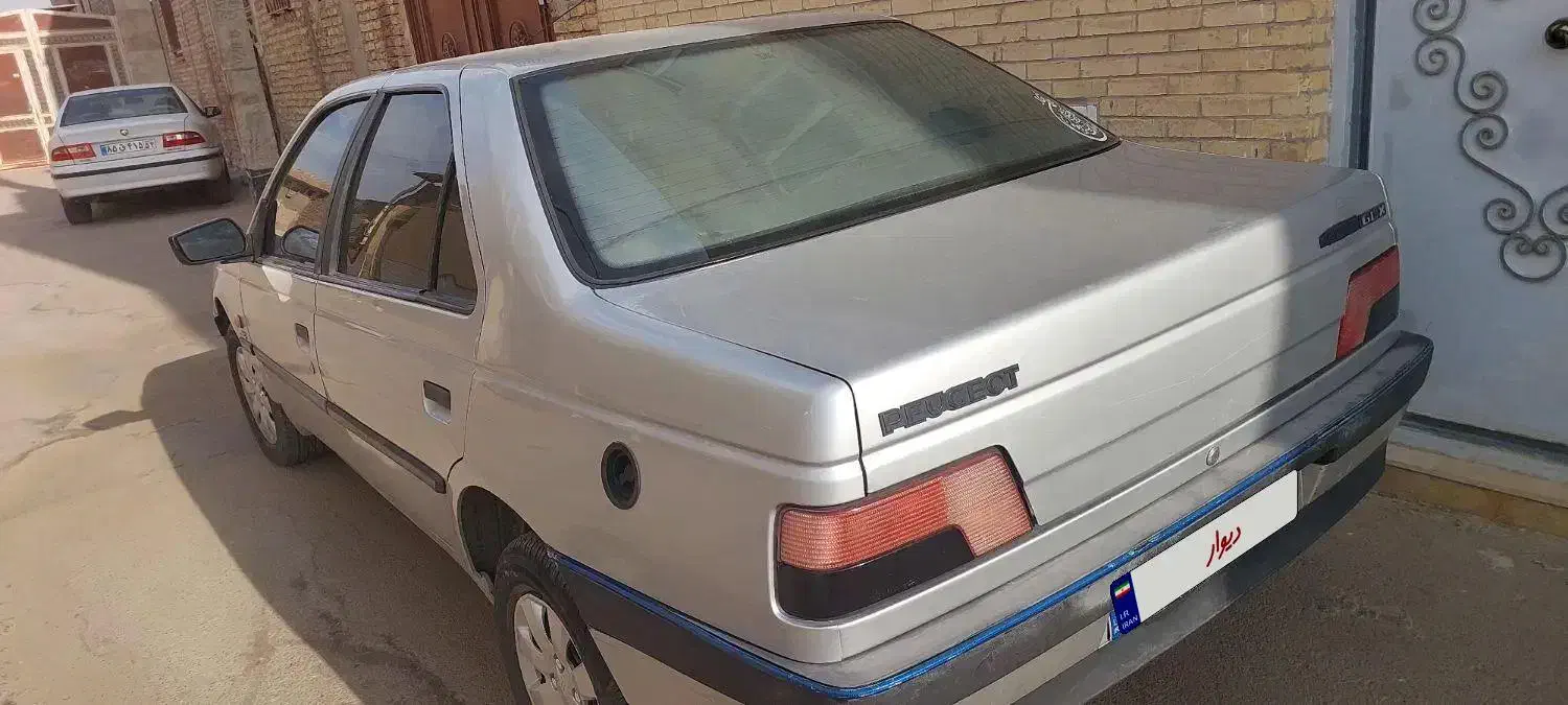 ماشین ۴۰۵ نقره ای داخل کرم مدل ۹۷|خودرو سواری و وانت|زارچ, |دیوار