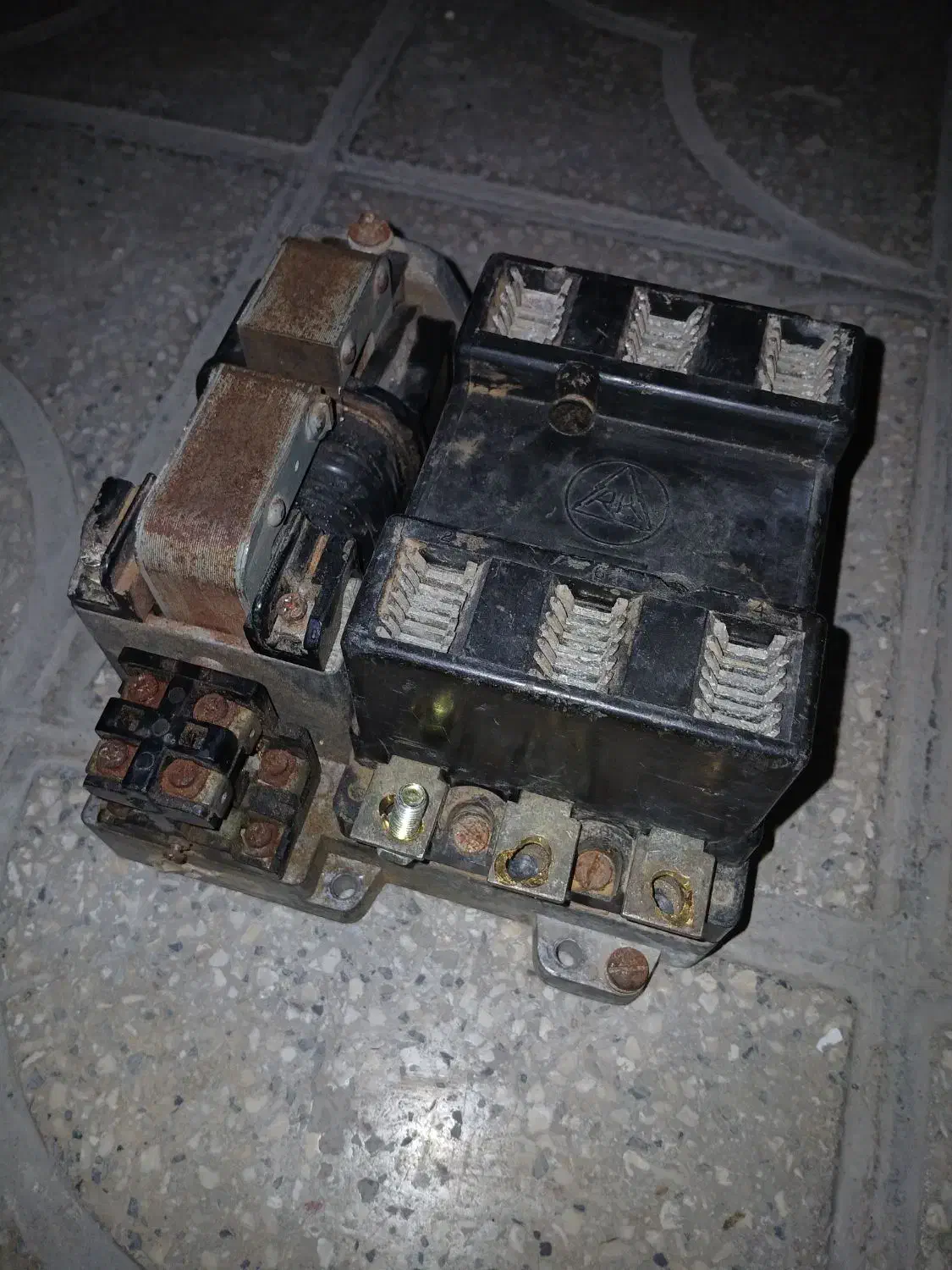 کنتاکتور ۲۲۰ ولت برق|ابزارآلات|شیراز, شهرک ترکان|دیوار