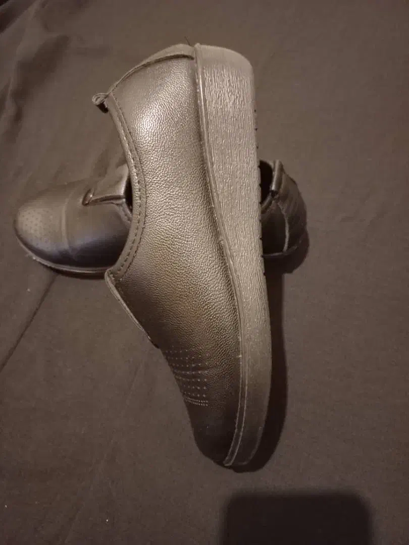 کفش|کیف، کفش، کمربند|بروجرد, |دیوار